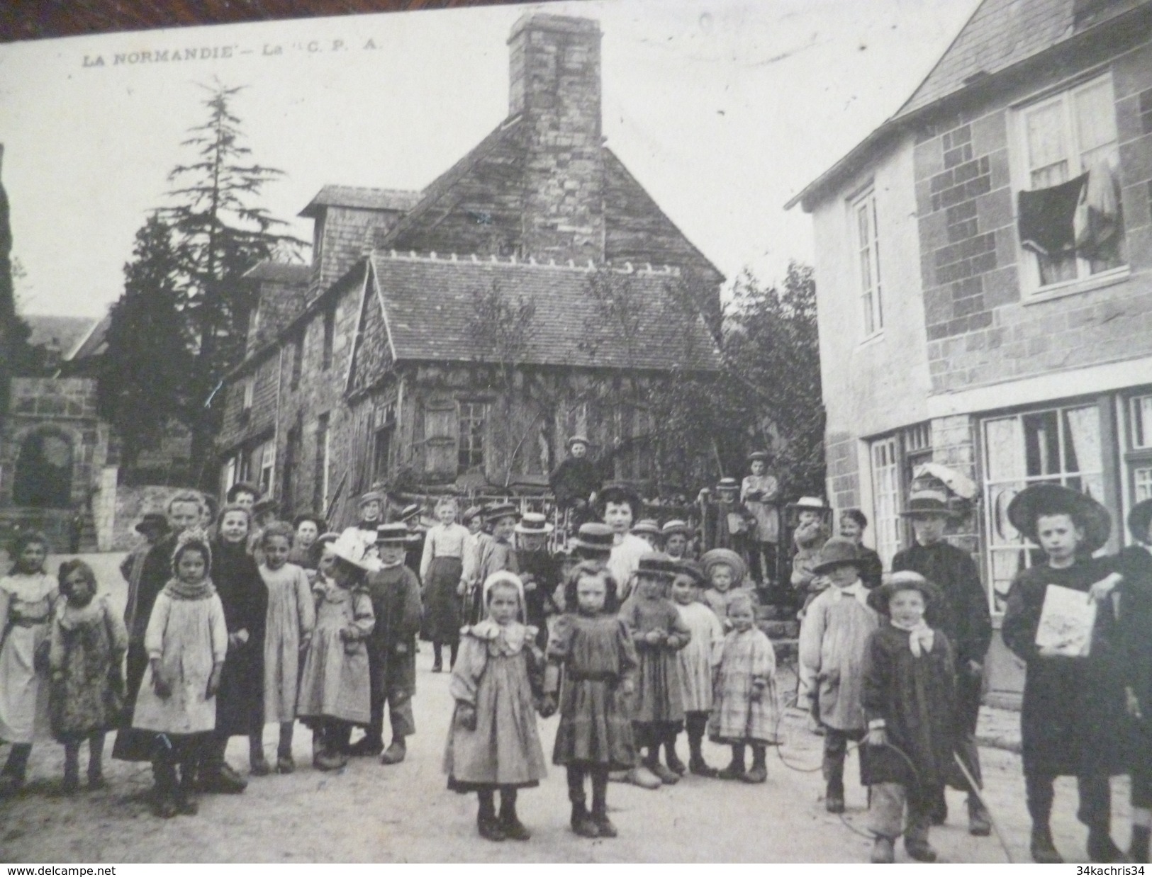 CPA 50 Manche BARENTON - FAUBOURG DE MONTEGLISE / ENTREE DU CIMETIERE - Barenton