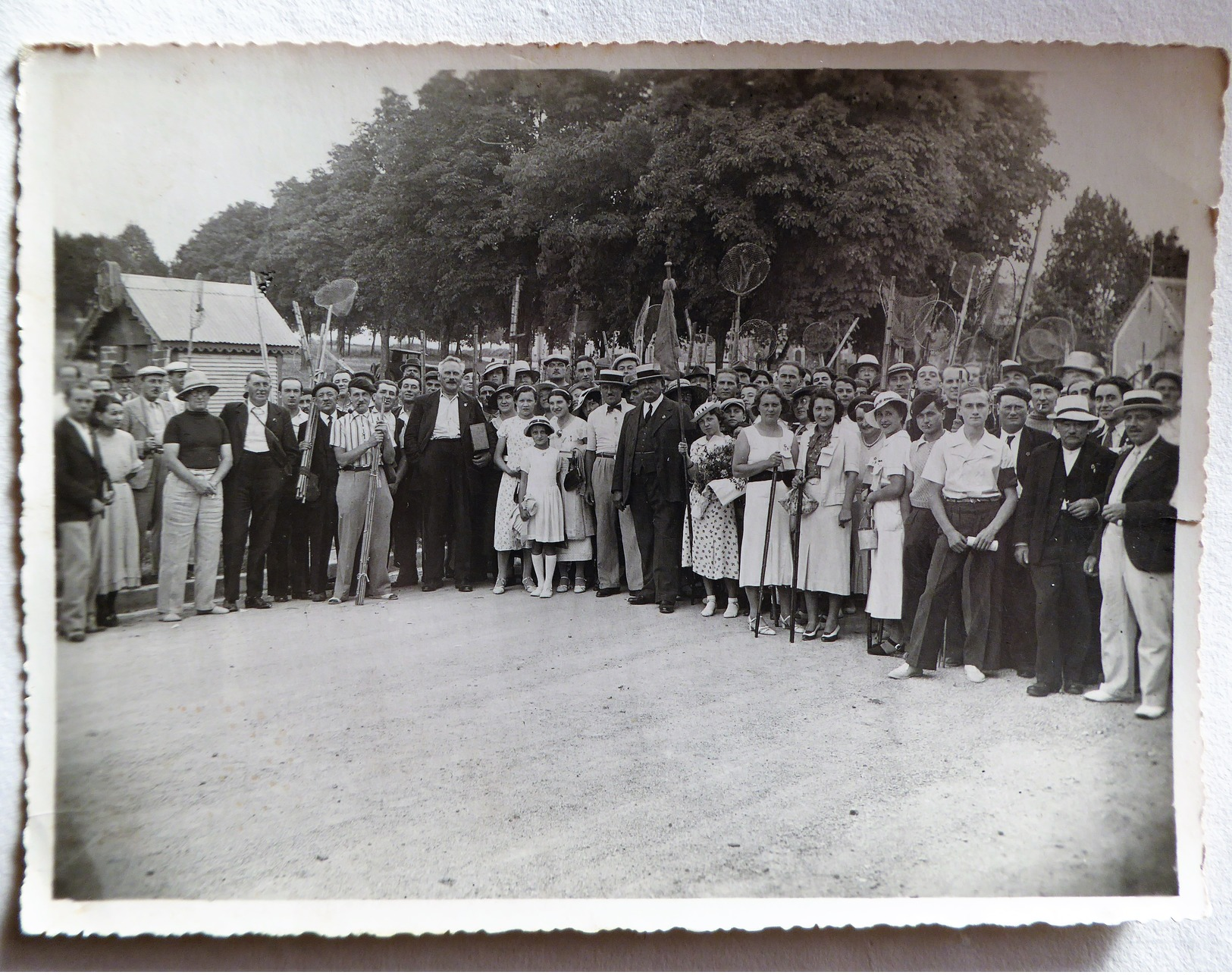 CHATILLON-SUR-INDRE - Société De Pêche Grande Photo De Groupe (argentique 17 Cm X 12 Cm ) Vers 1930-1940 - Lieux
