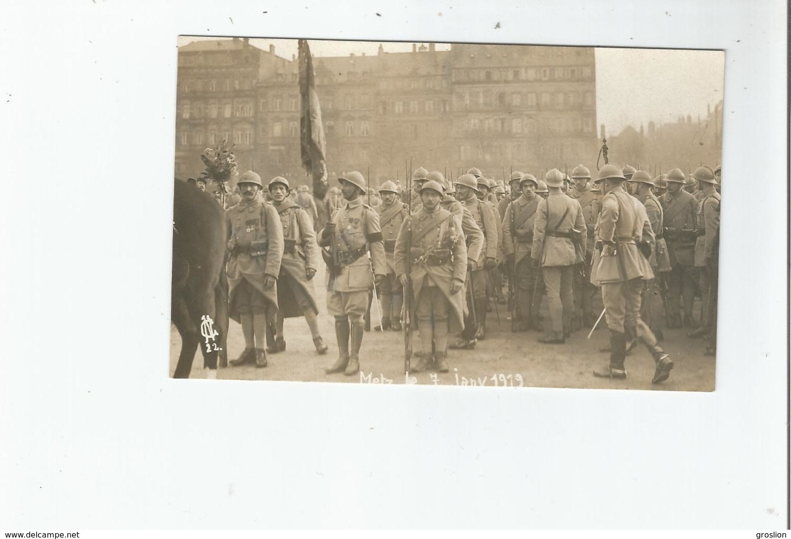 METZ (MOSELLE) 22  CARTE PHOTO AVEC MILITAIRES  LE 7 JANVIER 1919 - Metz