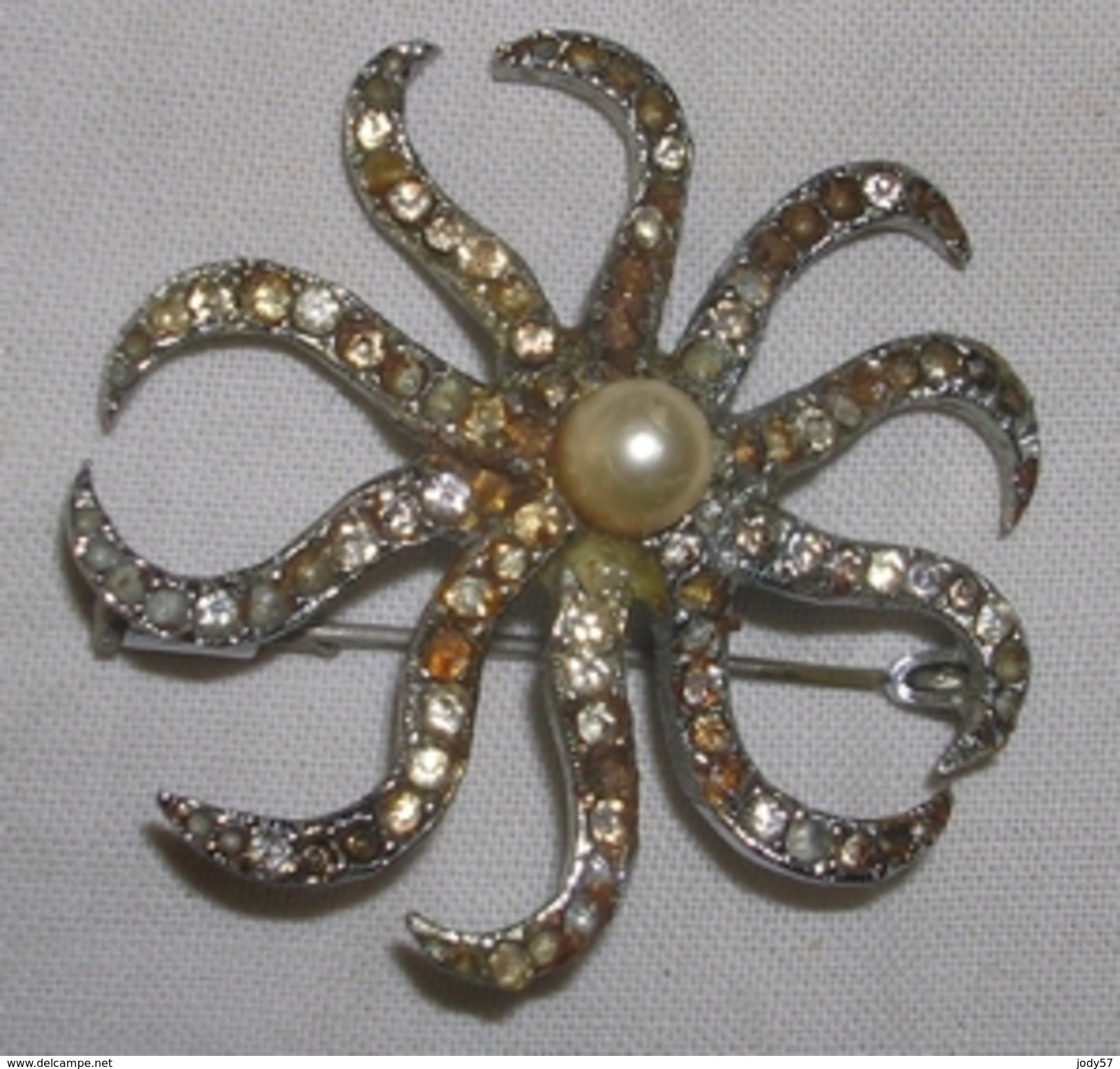 VECCHIA SPILLA METALLO - STELLA TENTACOLI CON PERLA - Broches