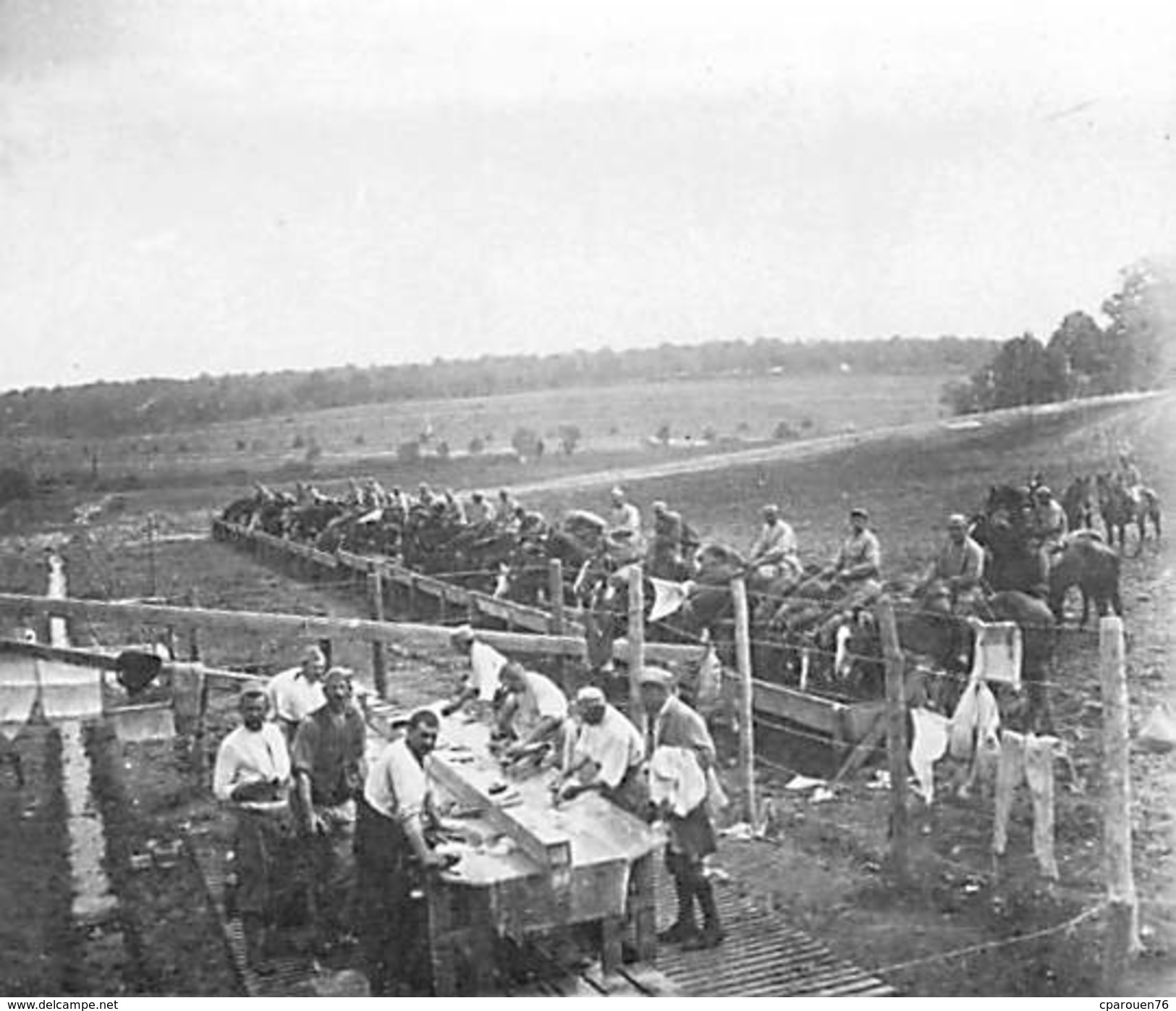 Photo Ancienne Originale Abreuvoir Chevaux Lingerie De Plein Air Poilus Cavaliers  1914 1918 Ww1 - Guerre, Militaire