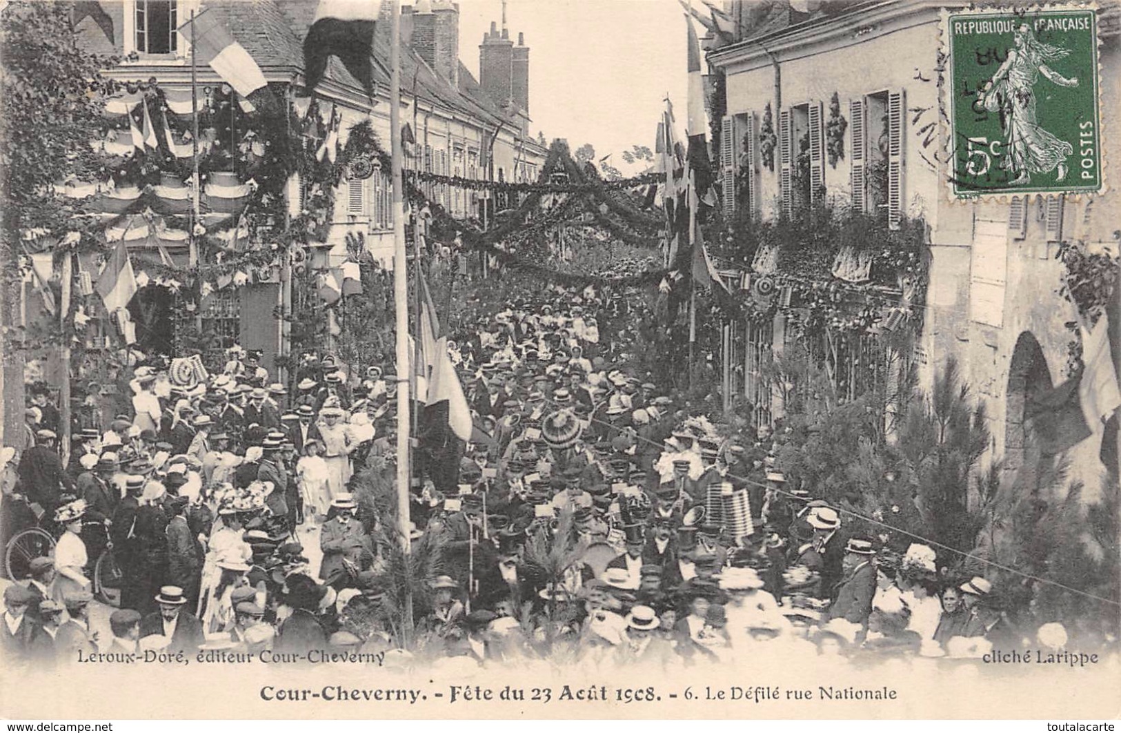 CPA 41 COUR CHEVERNY FETE DU 23 AOUT 1908 LE DEFILE RUE NATIONALE 1908 - Cheverny