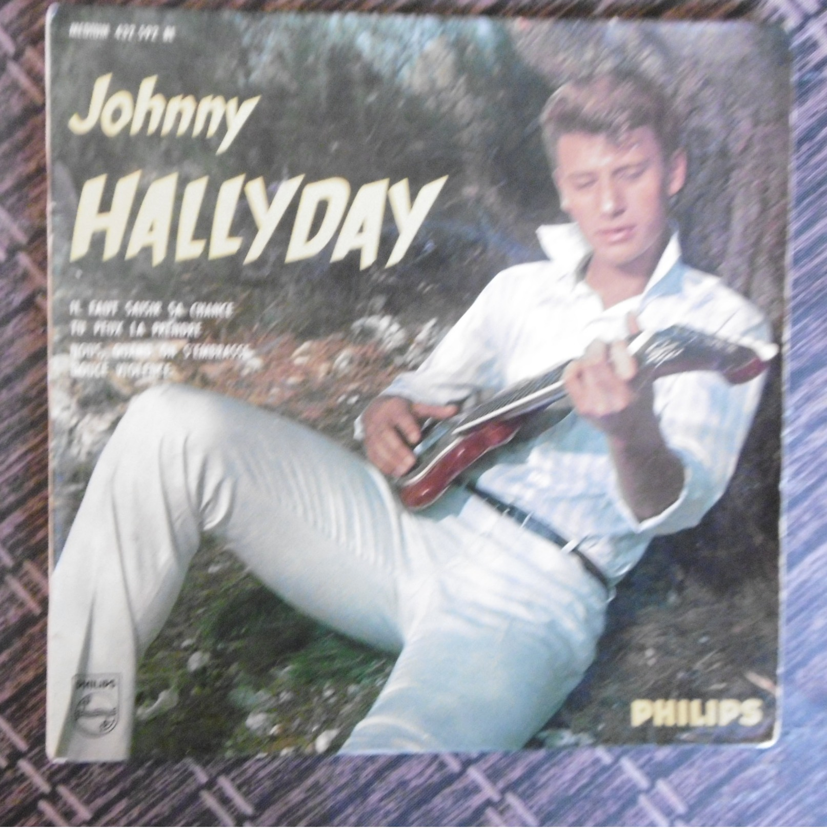 45 TOURS  EP 4 TITRES  432.592  JOHNNY HALLYDAY  NOUS QUAND ON S EMBRASSE - Rock