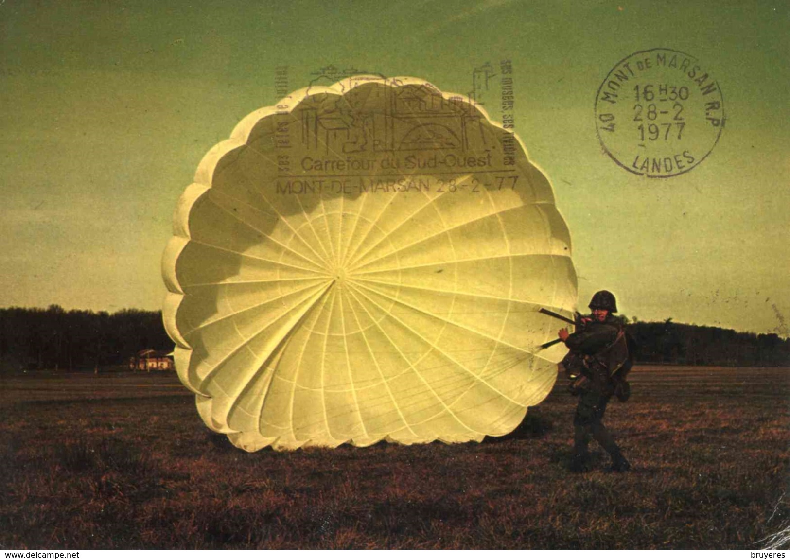 PARACHUTISME - Voilure Gonflée à L'arrivée Au Sol (date 1977) - Parachutting