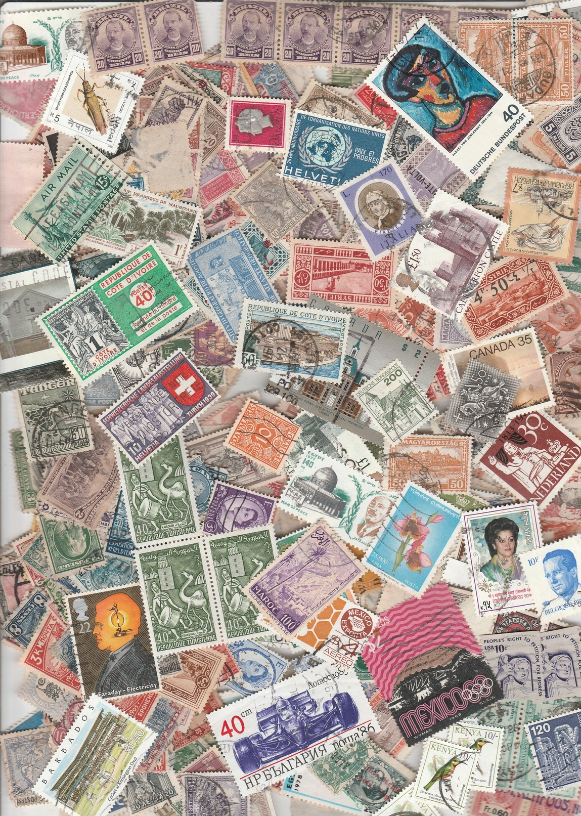 Lot De 3500 Timbres , Tous Pays  Sauf Emirats Arabe , Tres Peu De L'est . Timbres Anciens En Majorité. ...neufs Et Oblit - Lots & Kiloware (min. 1000 Stück)