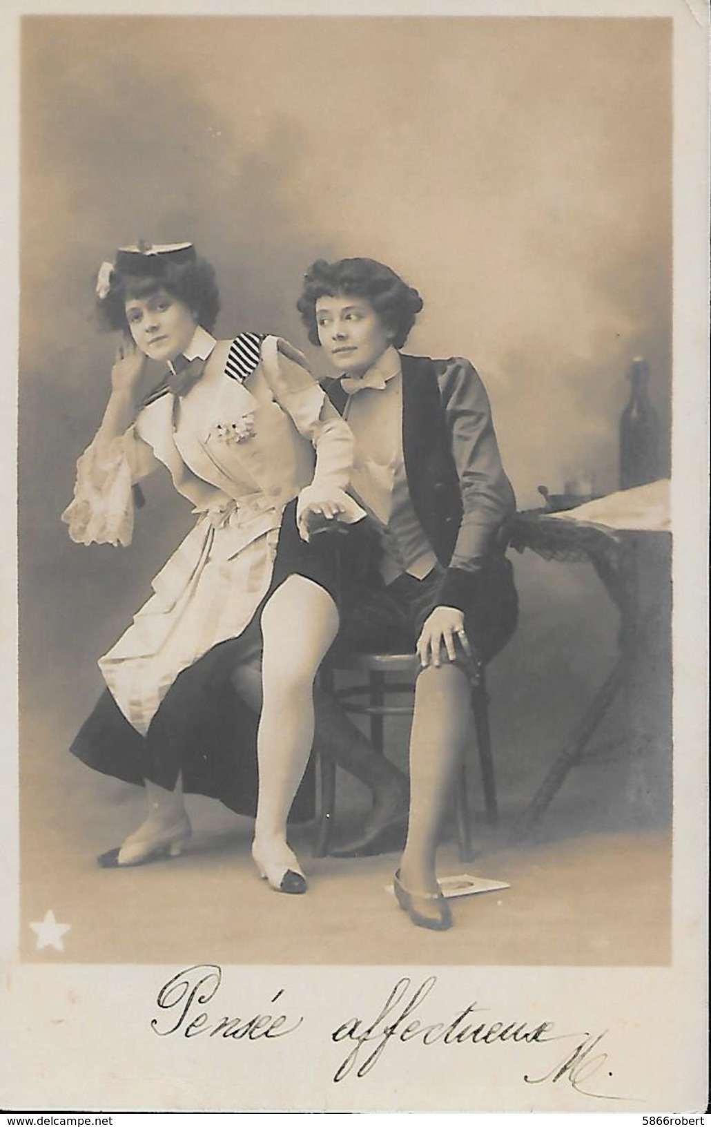 CARTE POSTALE ORIGINALE ANCIENNE DE 1904 ; COUPLE DE JEUNES FEMMES PIN UP SEXY ET EROTIC LESBIAN - Couples