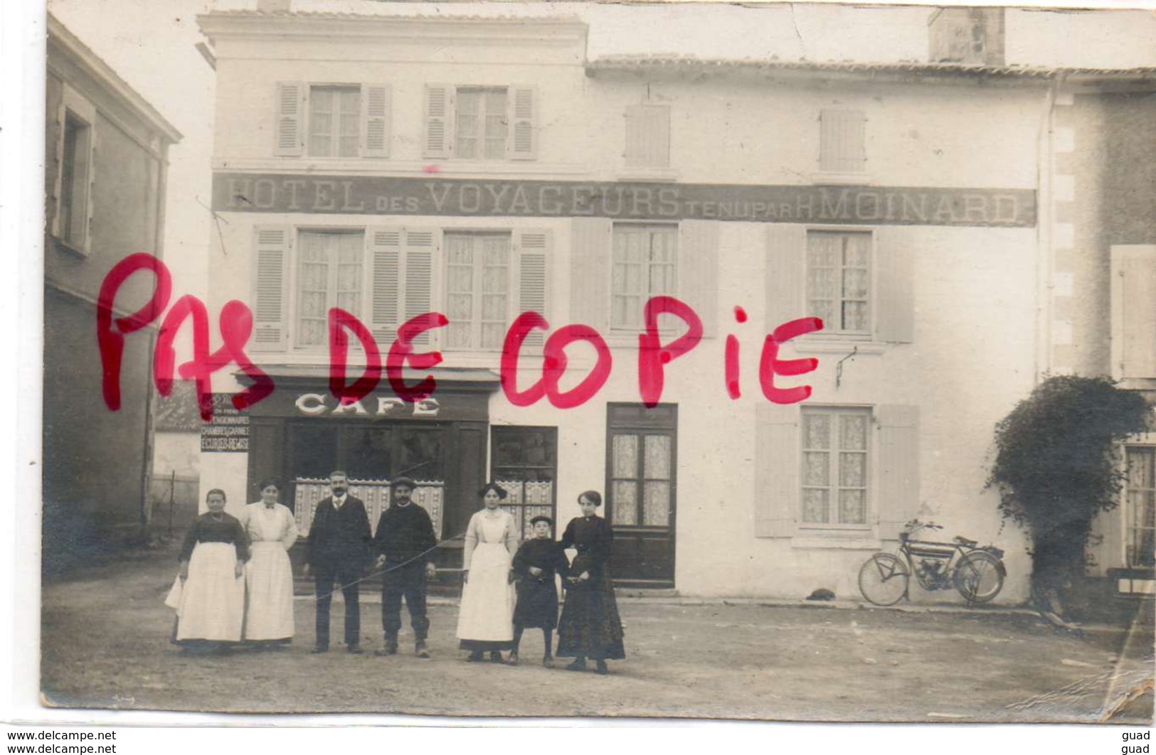 BEAUVOIR SUR NIORT - HOTEL DES VOYAGEURS MOINARD  PLACE DE LA MAIRIE - MOTOCYCLETTE - SUPERBE CARTE PHOTO - Beauvoir Sur Niort