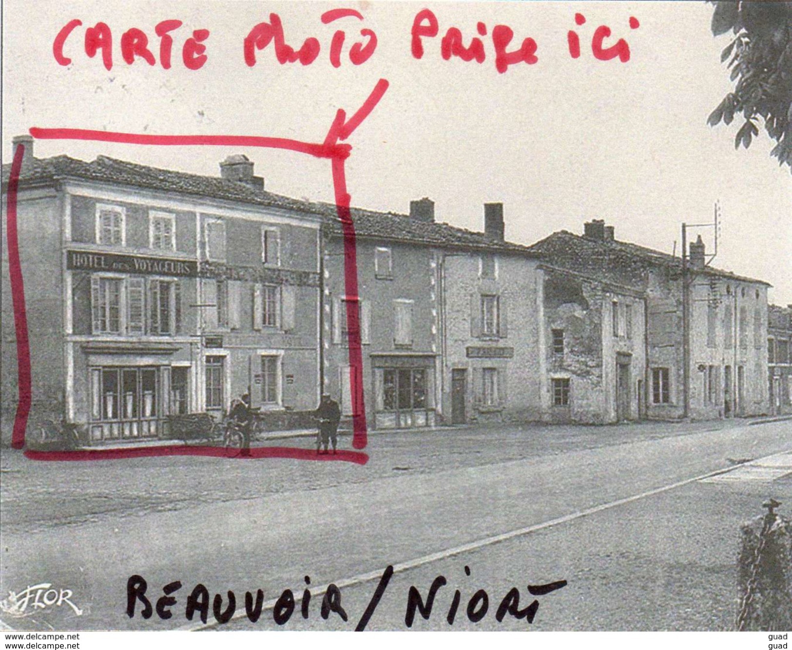 BEAUVOIR SUR NIORT - HOTEL DES VOYAGEURS MOINARD  PLACE DE LA MAIRIE - MOTOCYCLETTE - SUPERBE CARTE PHOTO - Beauvoir Sur Niort