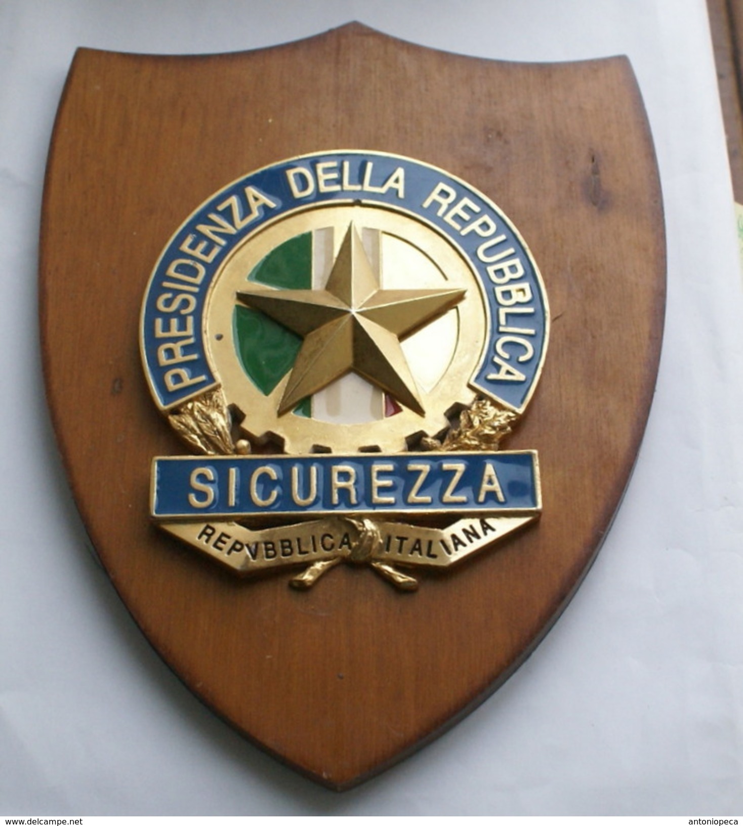 ITALIA -  ARTISTICO CREST  ARALDICO DELL'UFFICIO SICUREZZA DELLA PRESIDENZA DELLA REPUBBLICA - Policia