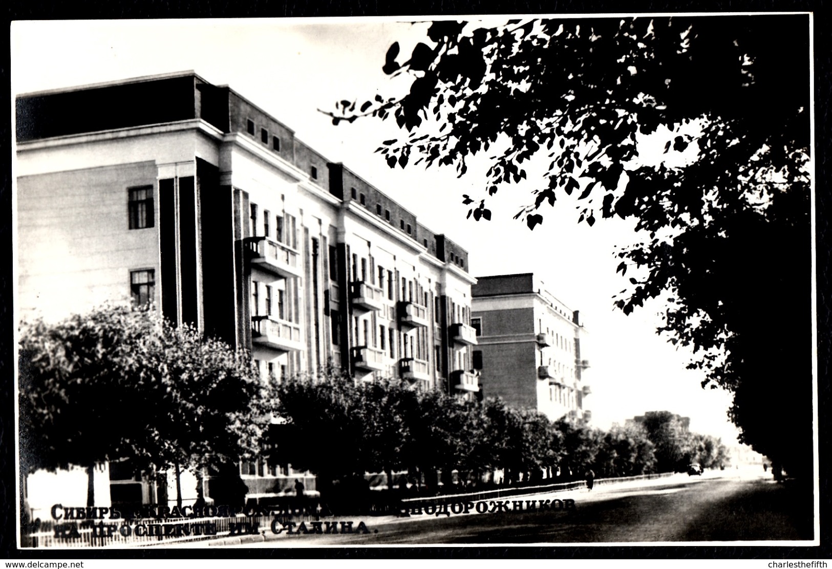 CARTE PHOTO  RUSSIE - SIBERIE KRASNOYARAK Les Maisons Des Cheminots Russes Avenue Staline - Russie