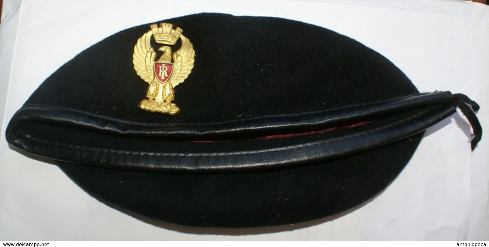 ITALIA - BASCO USATO DELLA POLIZIA ITALIANA - Casques & Coiffures