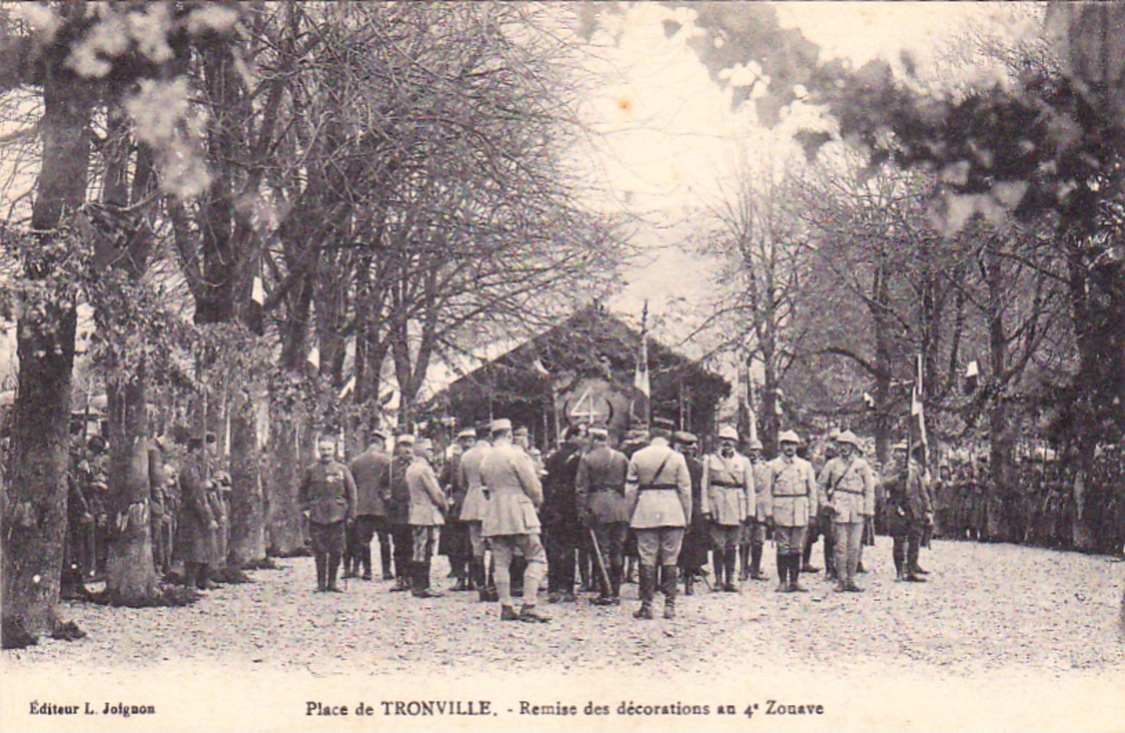 Cpa Place De Tronville - Remise Des Décorations Au 4e Zouave - Other & Unclassified