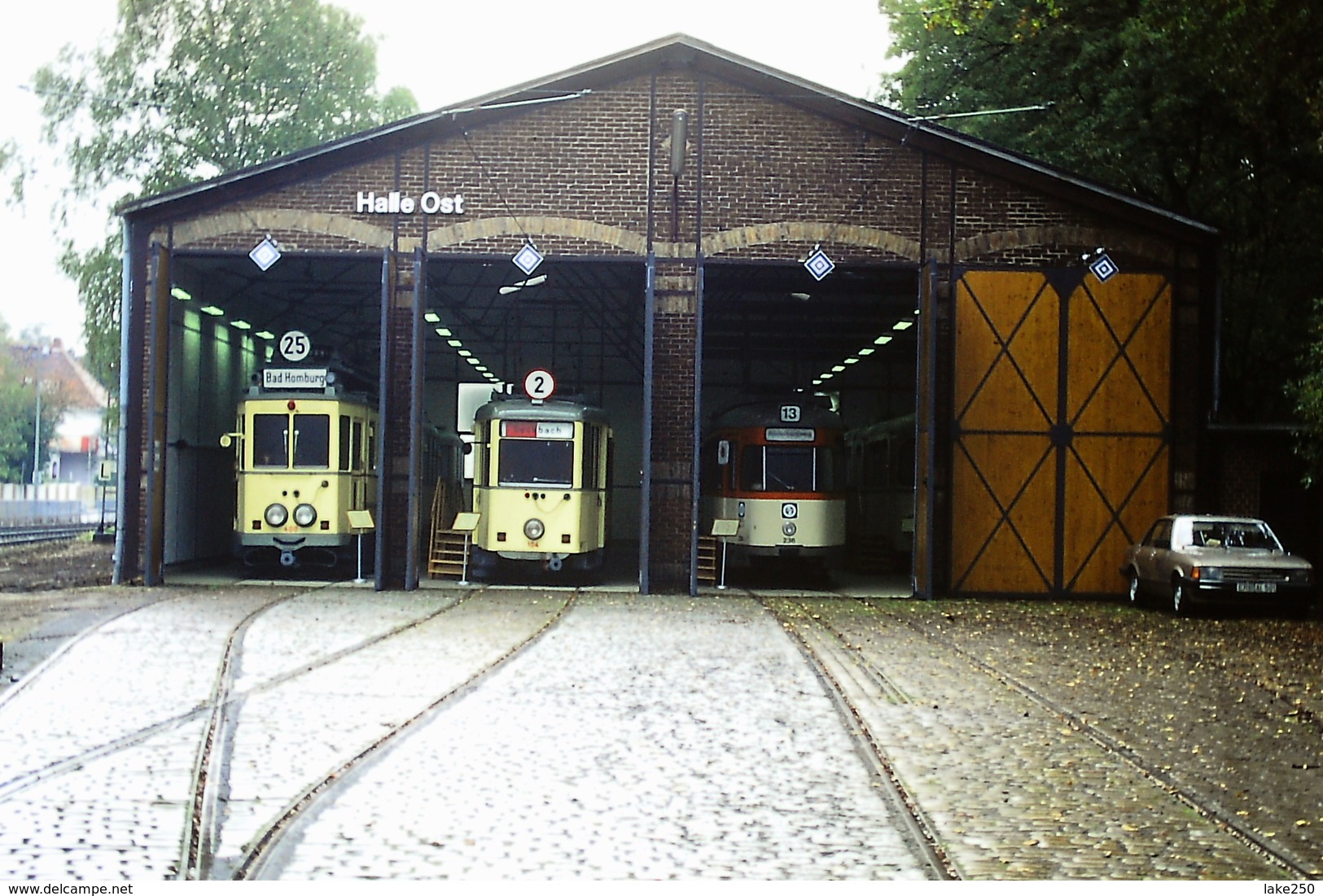 DIAPOSITIVA/SLIDE RIMESSA / DEPOSITO TRAM A FRANCOFORTE 1991 - Trains