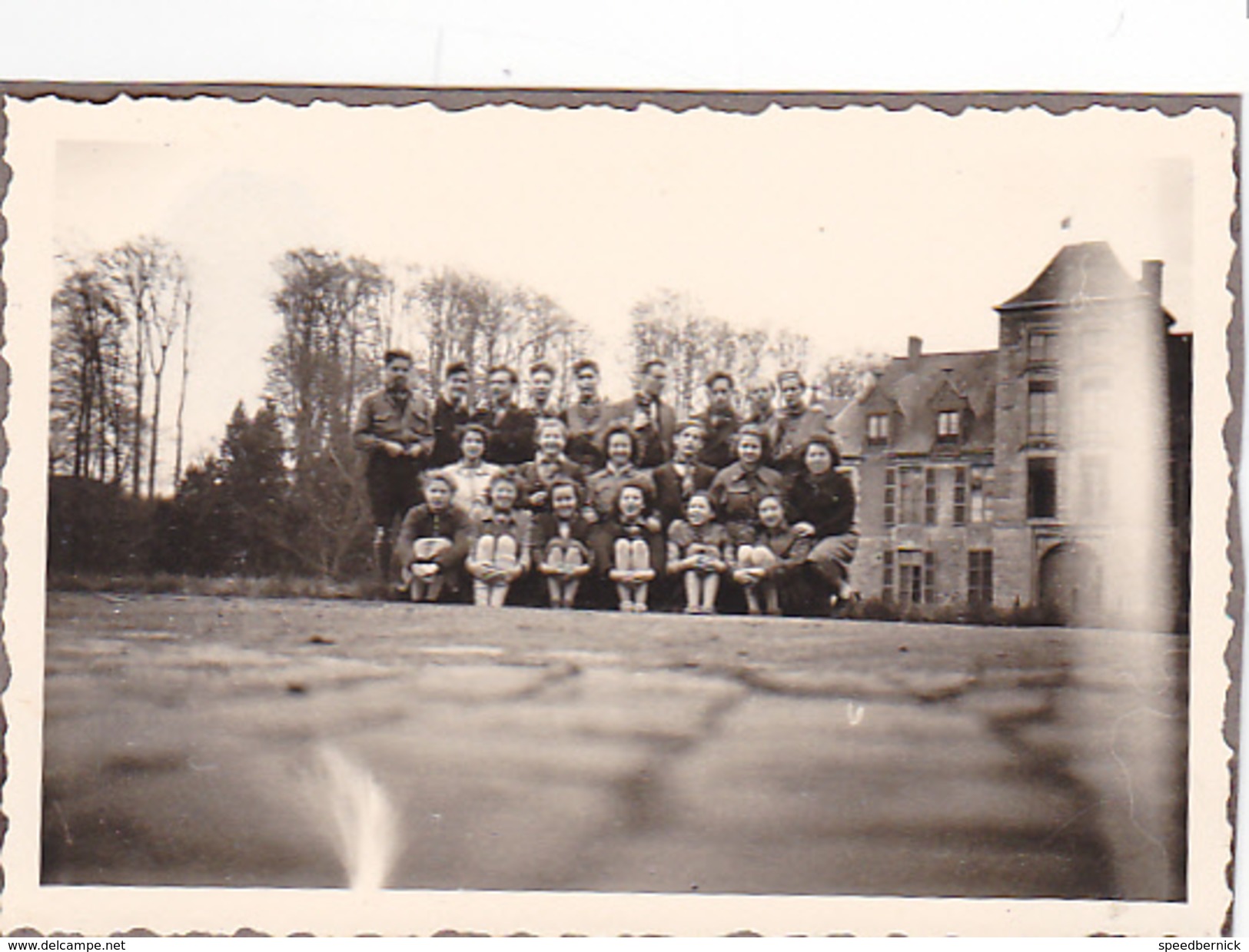 25971 Six 6 Photo BELGIQUE  - Camp Ecole  -scout -scoutisme - Vers 1943 - - Guerre, Militaire