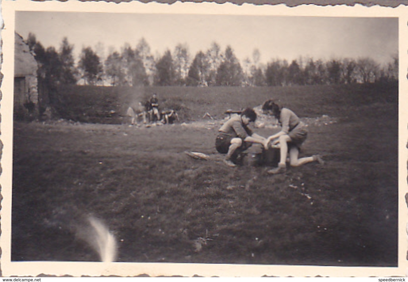 25971 Six 6 Photo BELGIQUE  - Camp Ecole  -scout -scoutisme - Vers 1943 - - Guerre, Militaire