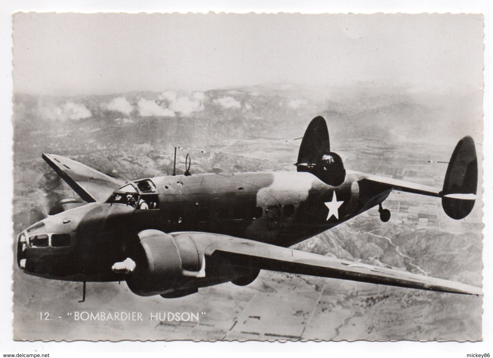 Avion Militaire--BOMBARDIER HUDSON  Cpsm 15 X 10  N° 12  éd Superluxe - 1939-1945: 2ème Guerre