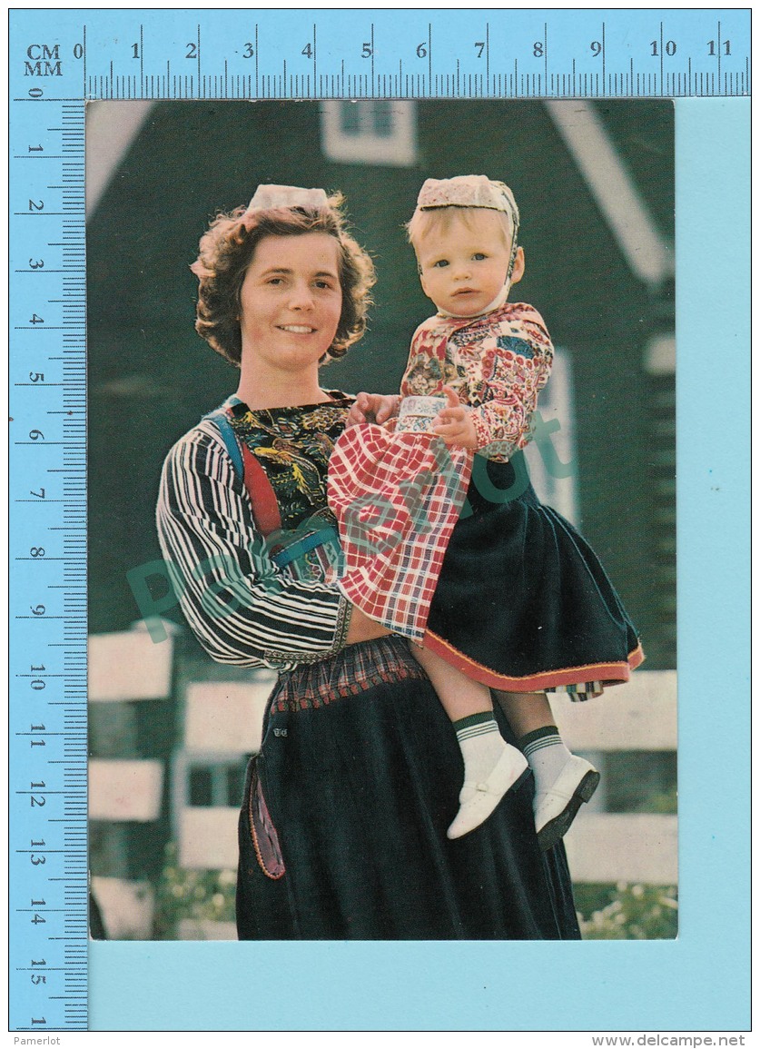 Pays-Bas - Femme Et Enfant  En Costume D'époque  à Marken - 2 Scans - Personnages