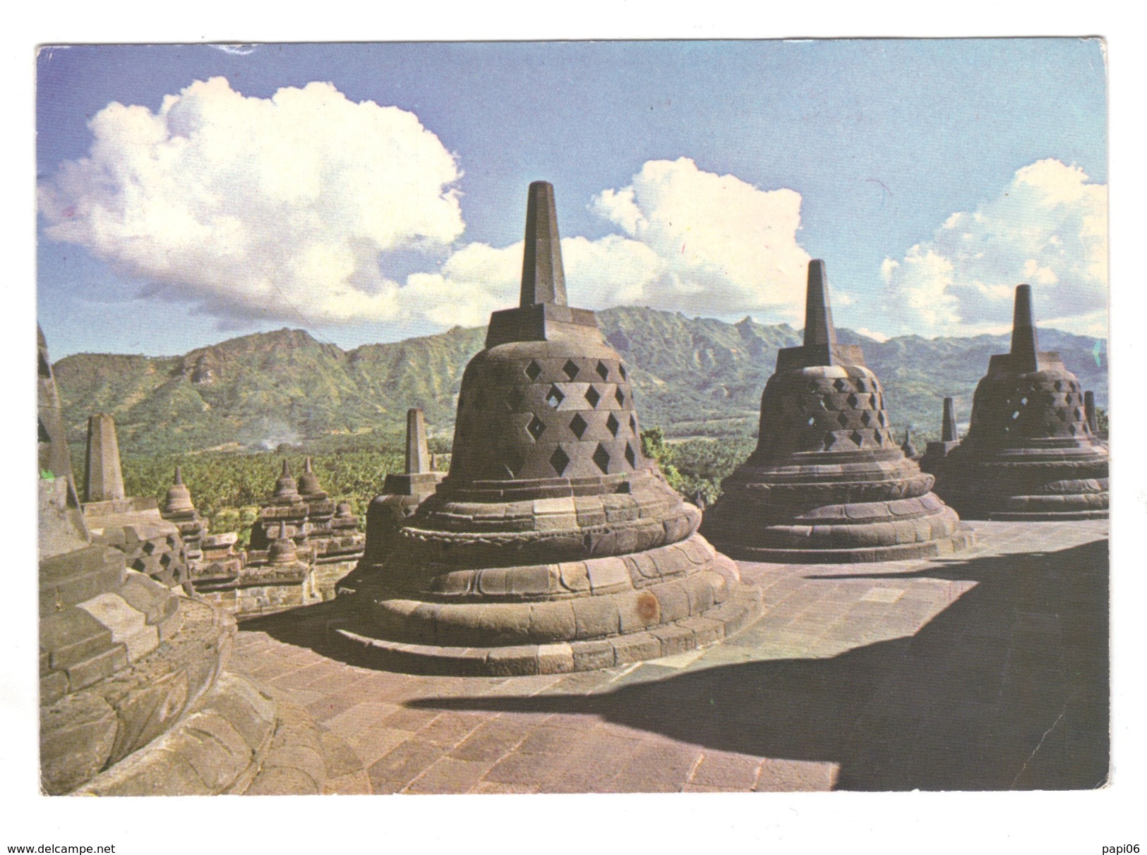 JAVA. Stupa Temple Boudiste Borobudur - Bouddhisme