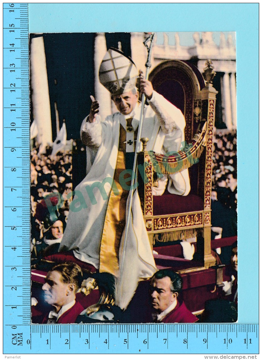 Pape, Papa, Pope - Paul VI Paulus VI  Entré Vers St-Pierre De Rome  - 2 Scans - Papes