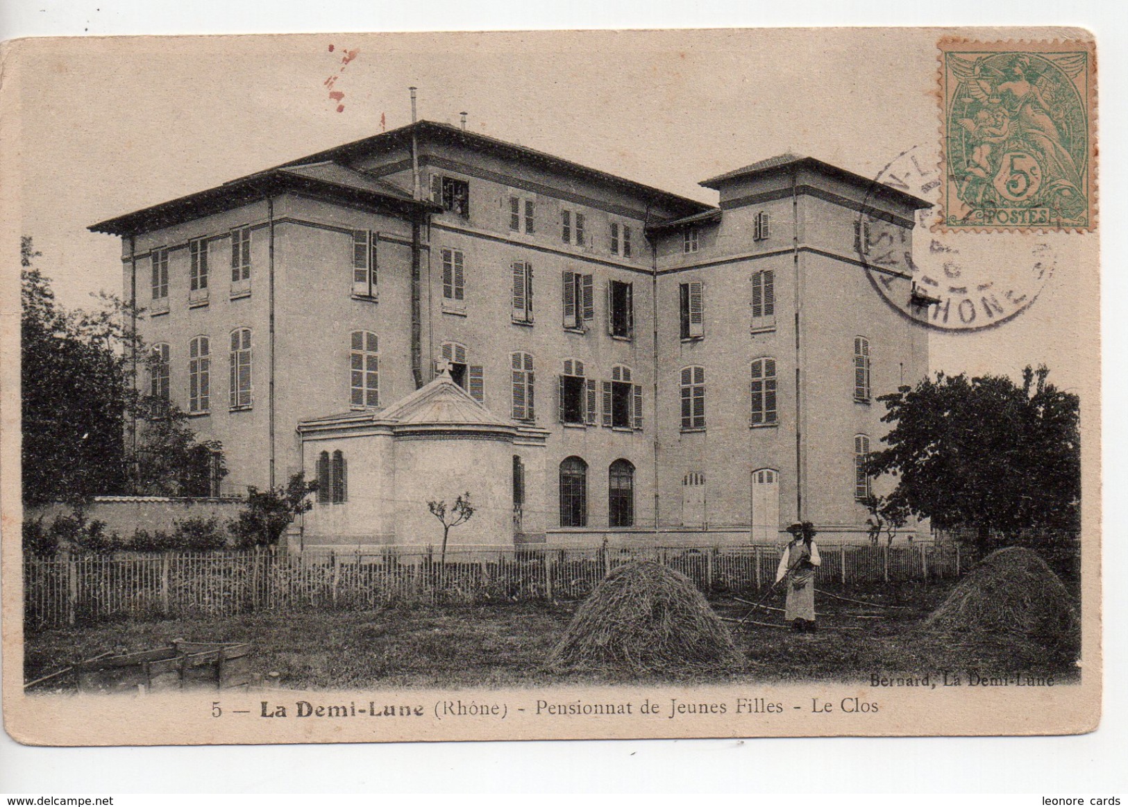 CPA.69.La Demi-Lune.Pensionnat De Jeunes Filles.Le Clos.animé Personnages. - Autres & Non Classés