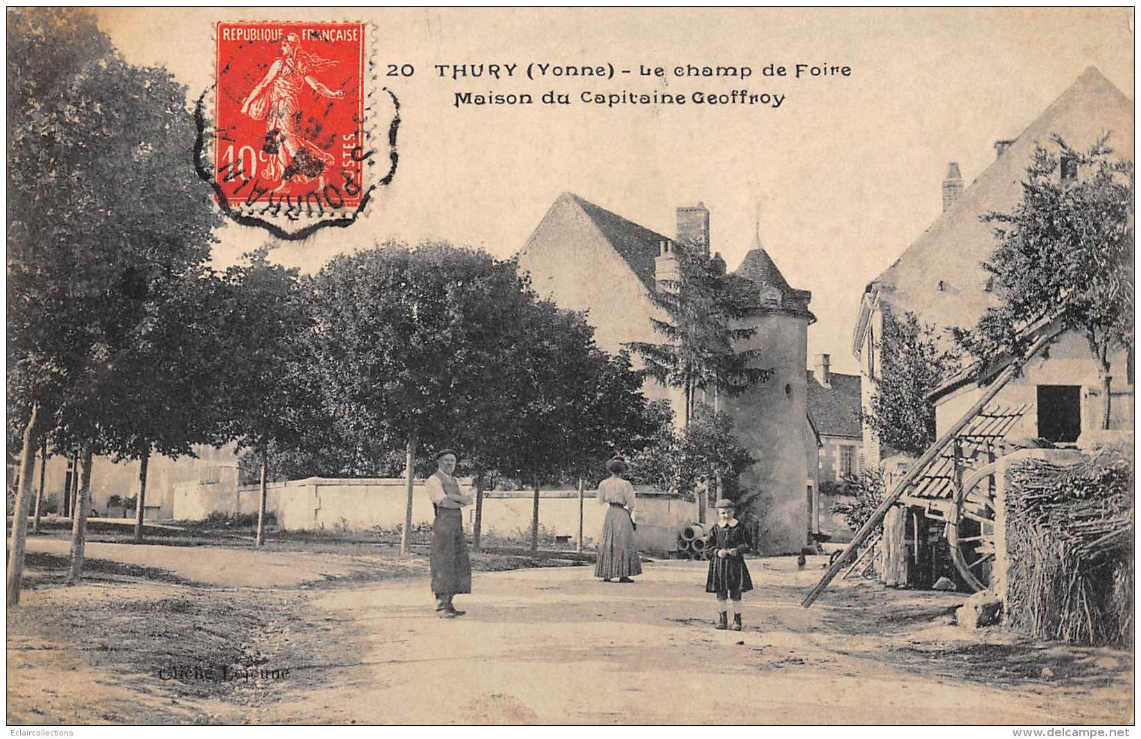 Thury    89      Le Champ De Foire. Maison Du Capitaine Geoffroy    ( Voir Scan) - Other & Unclassified