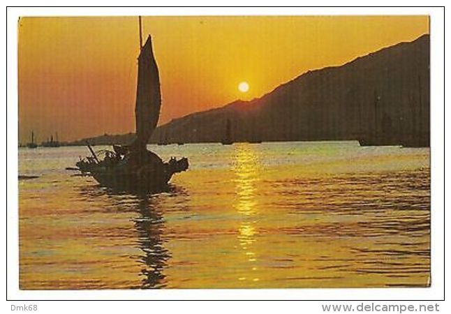 HONG KONG - A SAIL IN THE SETTING SUN - PHOTO BY S.C. MOY ( 6 ) - Cina