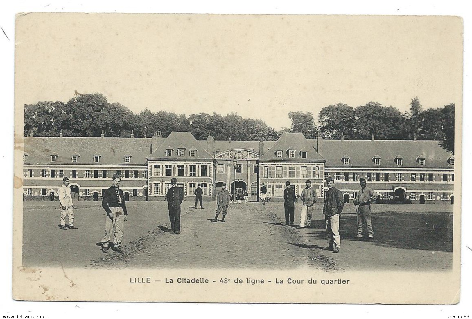 CPA - LILLE, LA CITADELLE, 43e DE LIGNE, LA COUR DU QUARTIER - Nord 59 - Animée, Soldats - Ecrite - Casernes