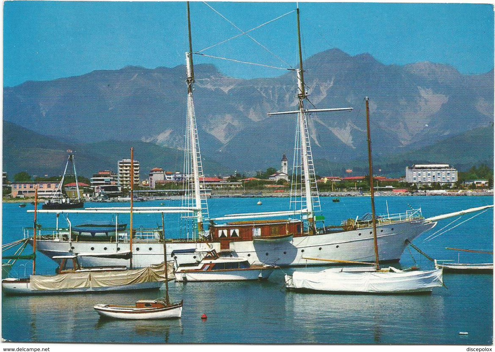 T1983 Marina Di Carrara - Porto - Barche Boats Bateaux Yacht / Non Viaggiata - Carrara