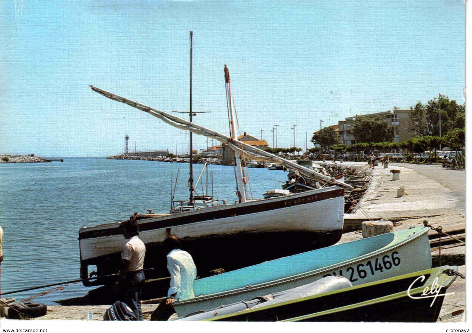 11 PORT LA NOUVELLE Le Chenal En 1991 Beau Plan Barque De Pêche Phare - Port La Nouvelle