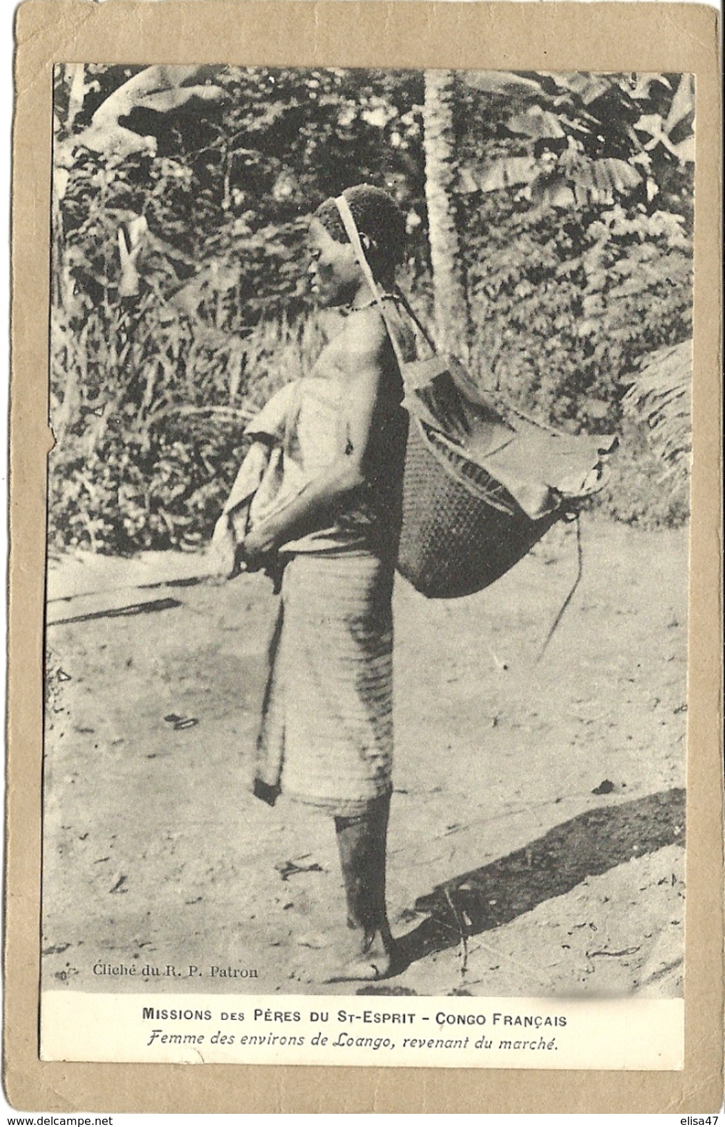 CONGO FRANCAIS   FEMME  DES  ENVIRONS DE LOANGO  REVENANT  DU  MARCHE - Congo Français