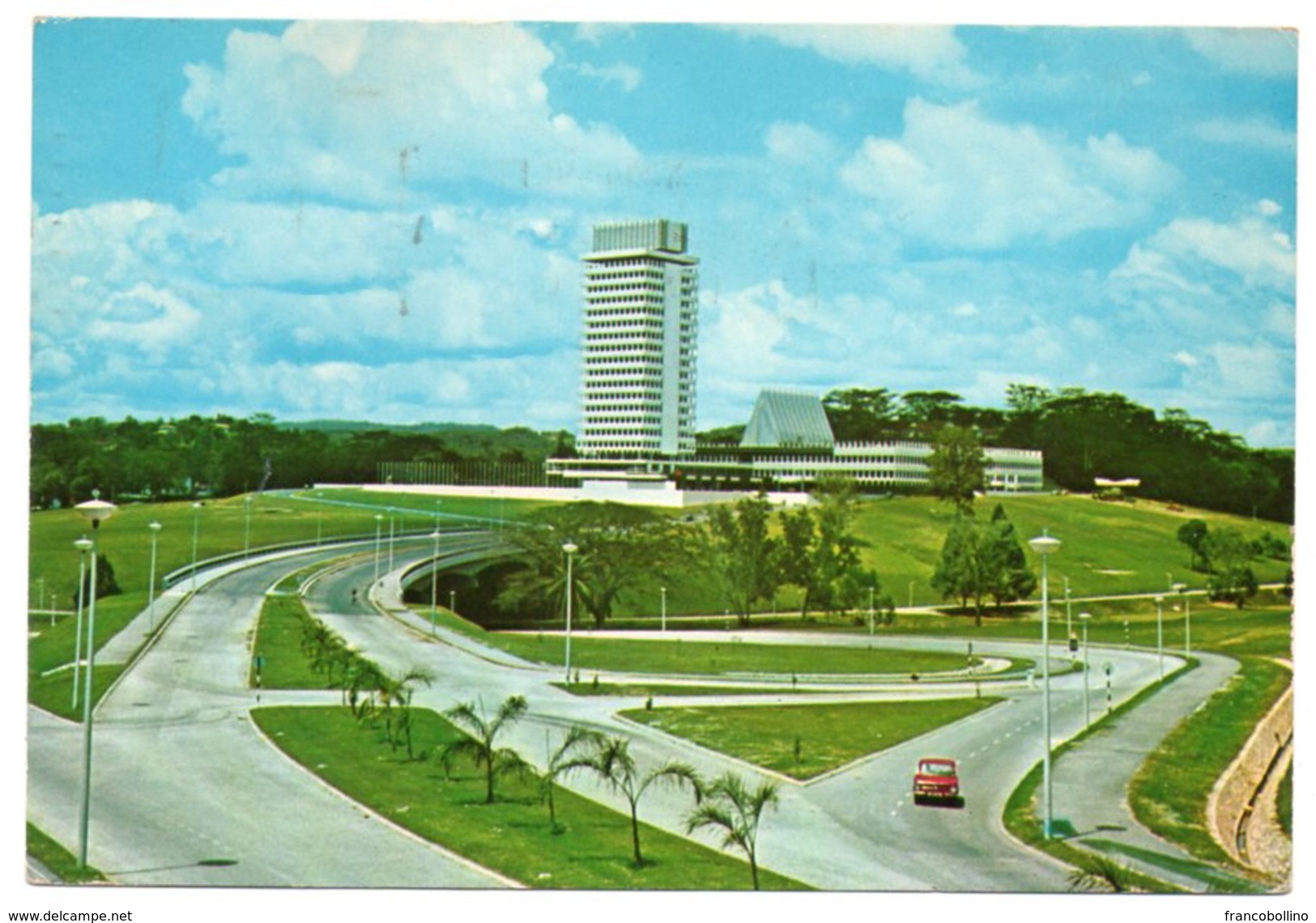 MALAYSIA-NATIONAL PARLIAMENT HOUSE KUALA LUMPUR / THEMATIC STAMPS-BUTTERFLIES - Malesia