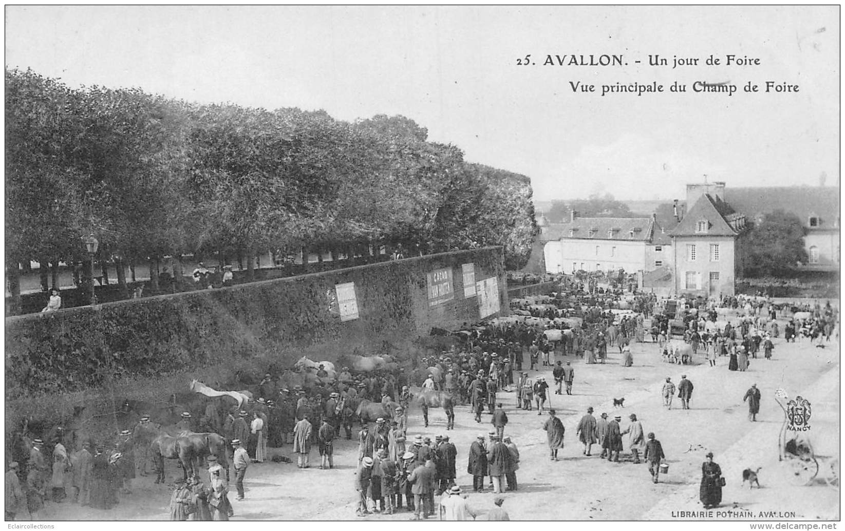 Avallon      89      Un Jour De Foire      (voir Scan) - Avallon