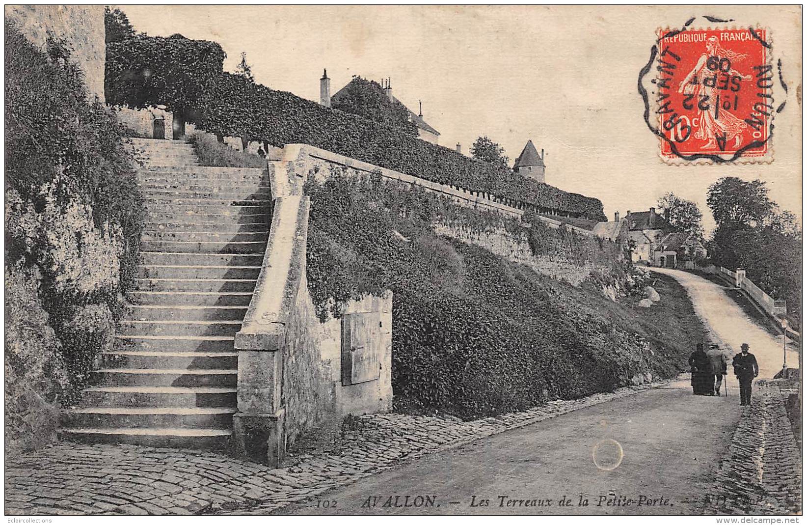 Avallon      89      Les Terreaux De La Petite Porte      (voir Scan) - Avallon