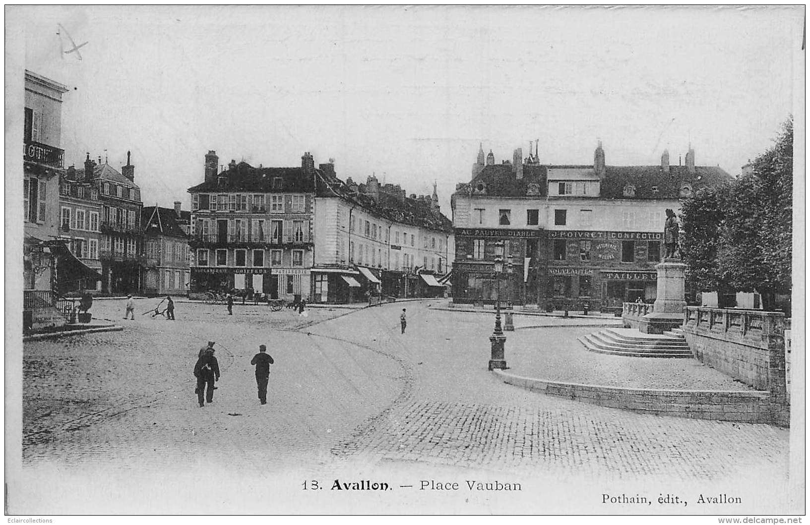 Avallon      89      Place Vauban    (voir Scan) - Avallon