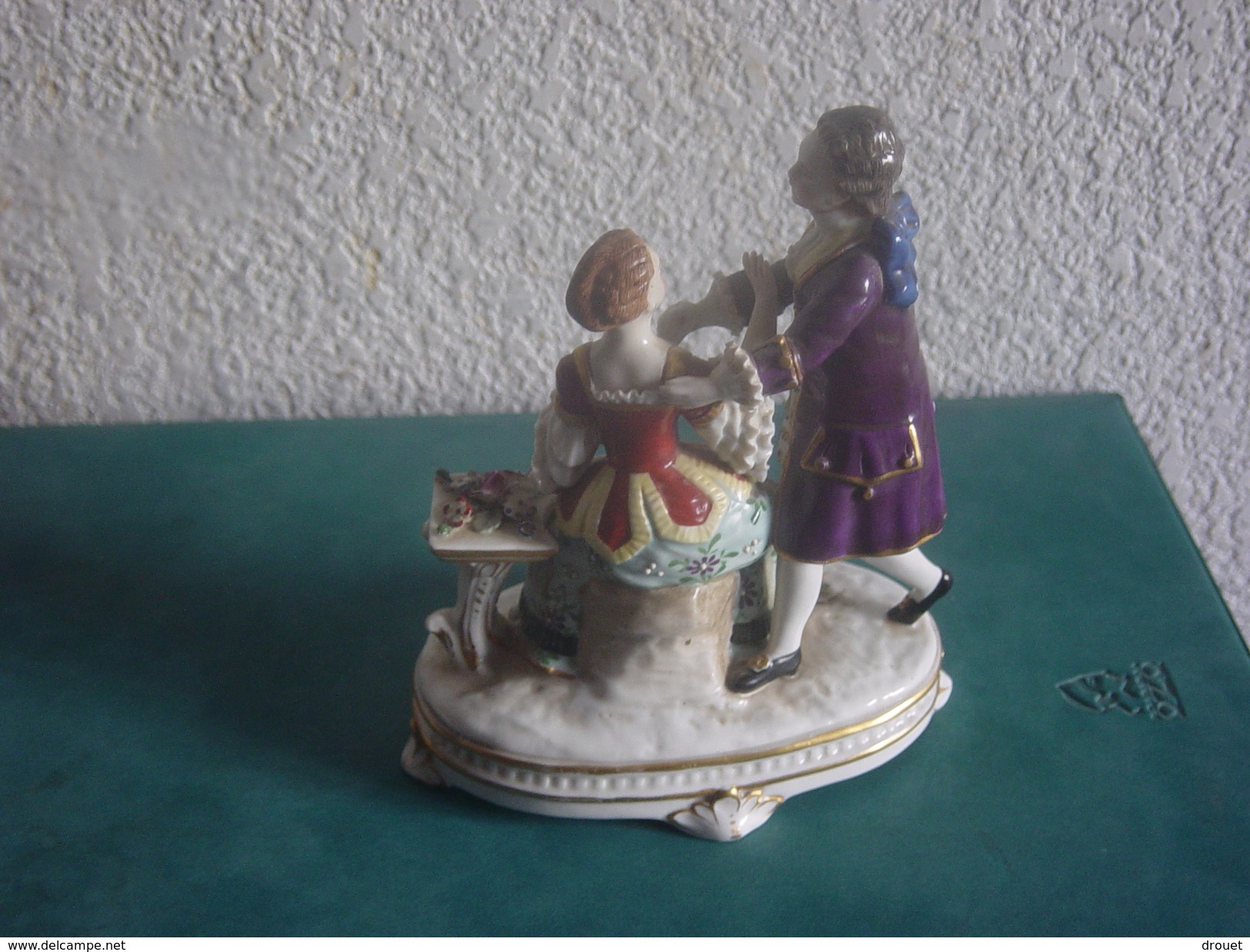 PORCELAINE CAPODIMONTE - GROUPE " LA JEUNE FILLE COURTISEE " - Capodimonte (ITA)