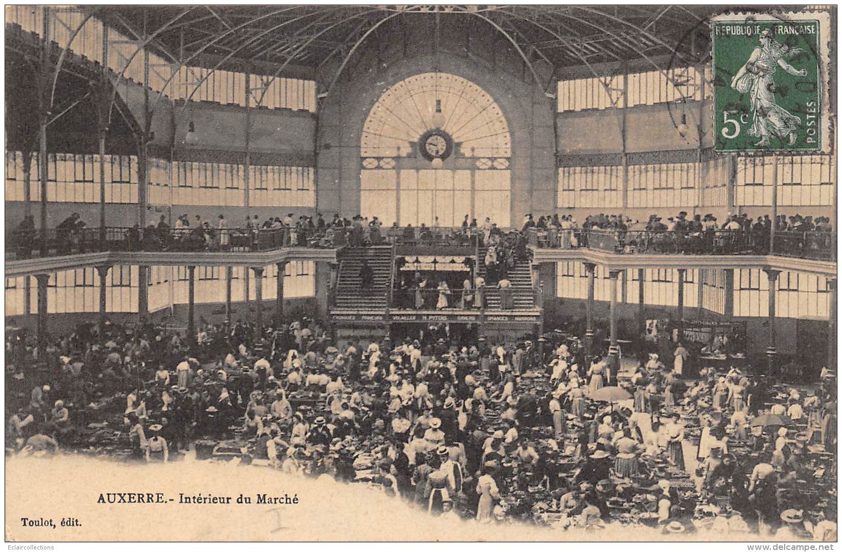 Auxerre        89      Intérieur Du Marché         (voir Scan) - Auxerre