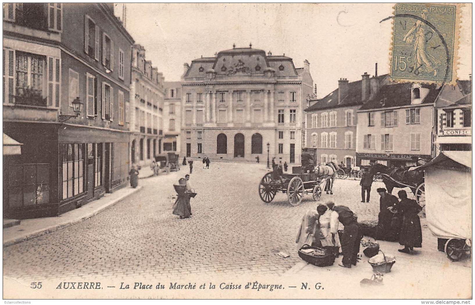 Auxerre        89      Place Du Marché Et La Caisse D'épargne       (voir Scan) - Auxerre