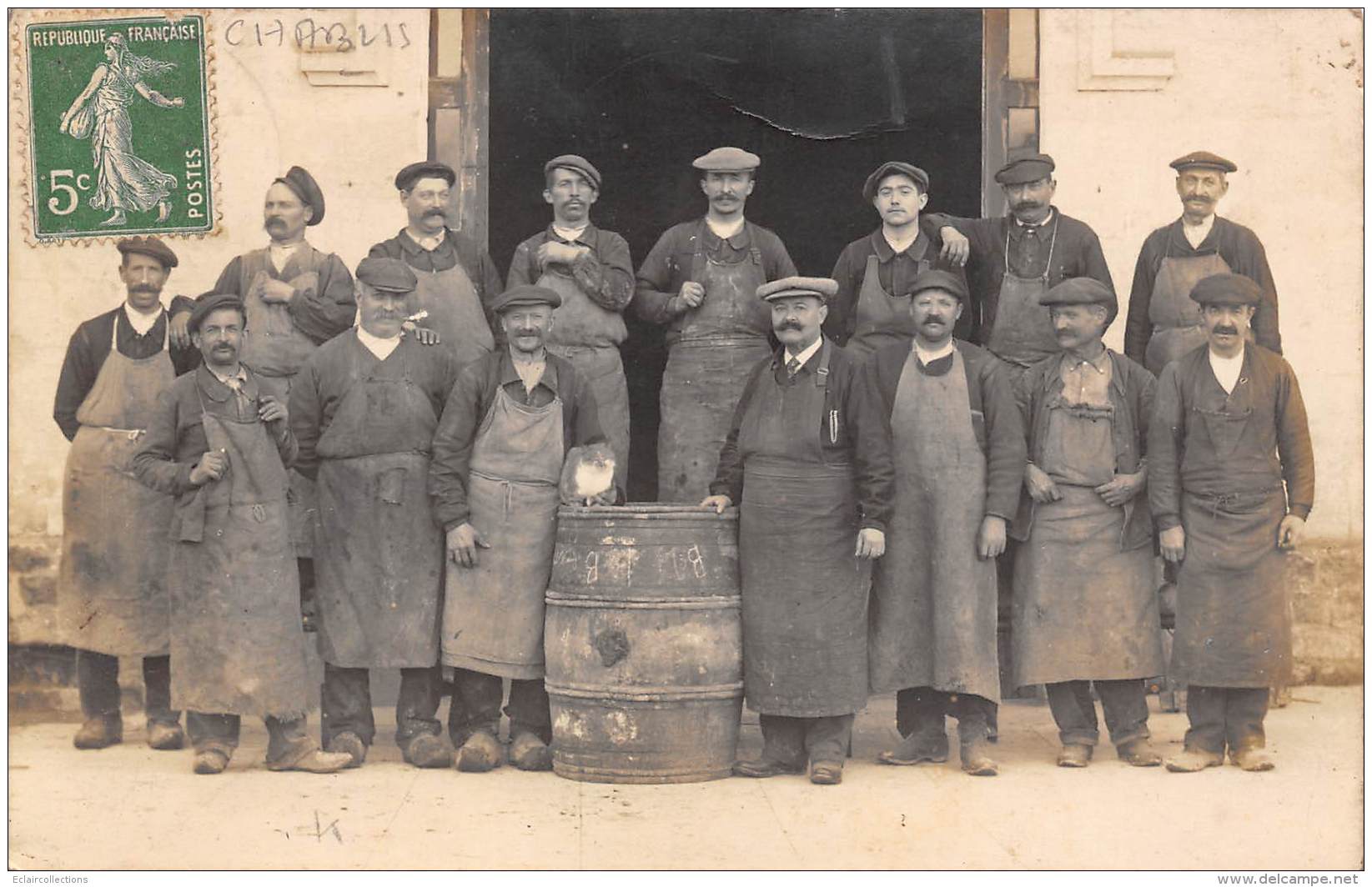 Chablis (non Certifié)       89        Groupe De Vignerons Devant Le Chais  - Carte Photo -      (voir Scan) - Chablis