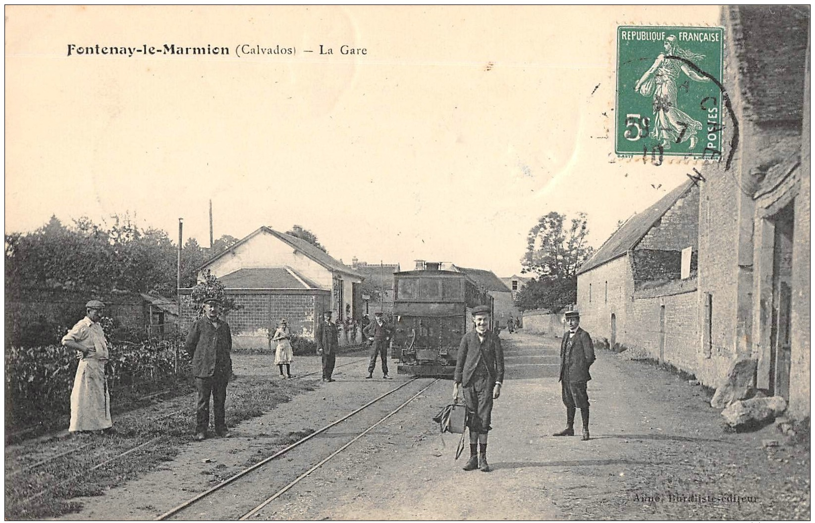 CPA 14 Fontenay Le Marmion La Gare Et Le Train Tramway - Autres & Non Classés