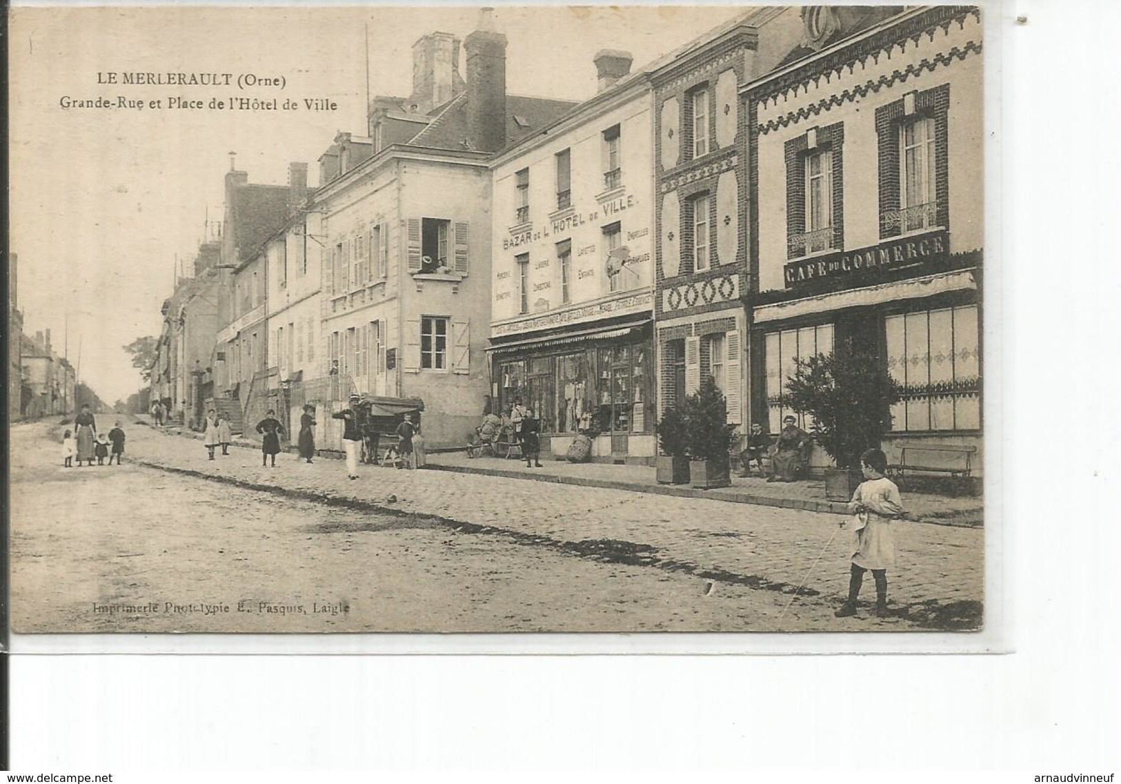 61-LE MERLERAULT GRANDE RUE ET PLACE DE L HOTEL DE VILLE - Le Merlerault