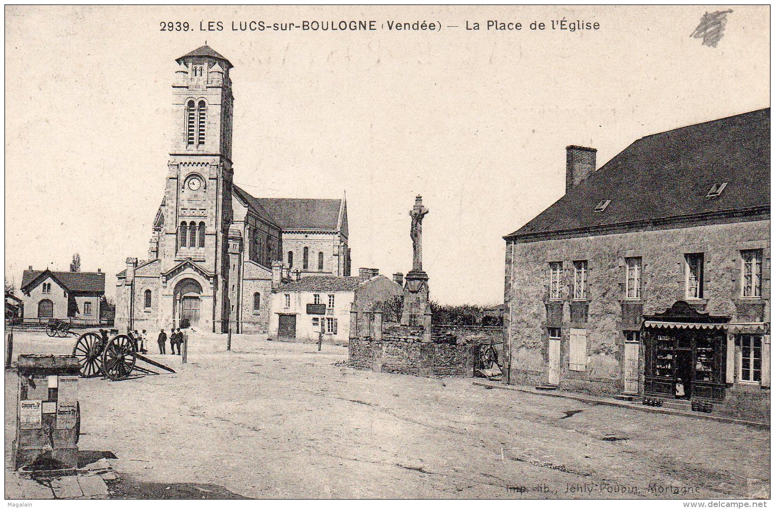 Les Lucs Sur Boulogne : La Place De L'église - Les Lucs Sur Boulogne