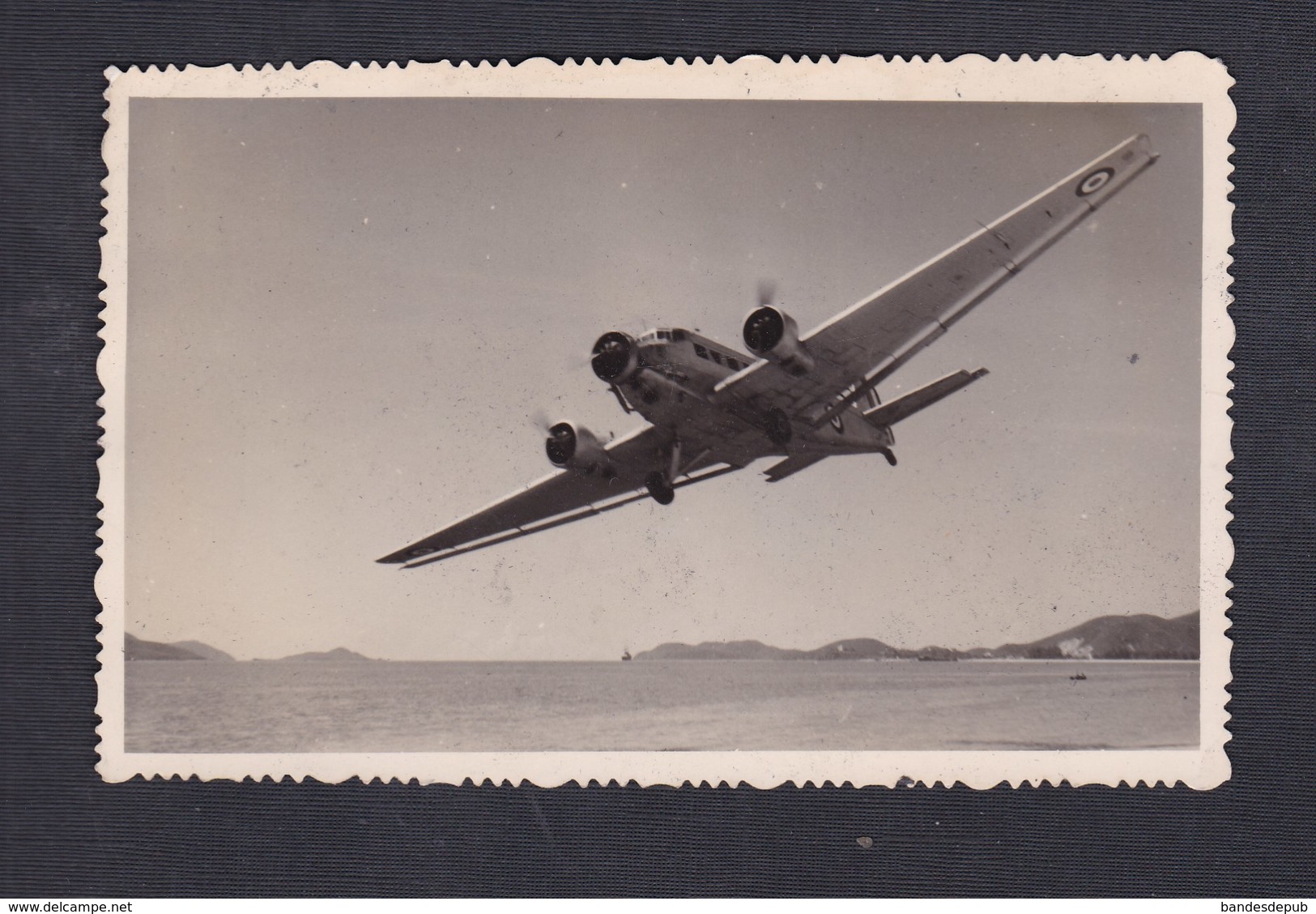 Carte Photo Indochine Aviation Avion Armée De L' Air Française à Identifier Au Dessus D' Iles - 1946-....: Moderne