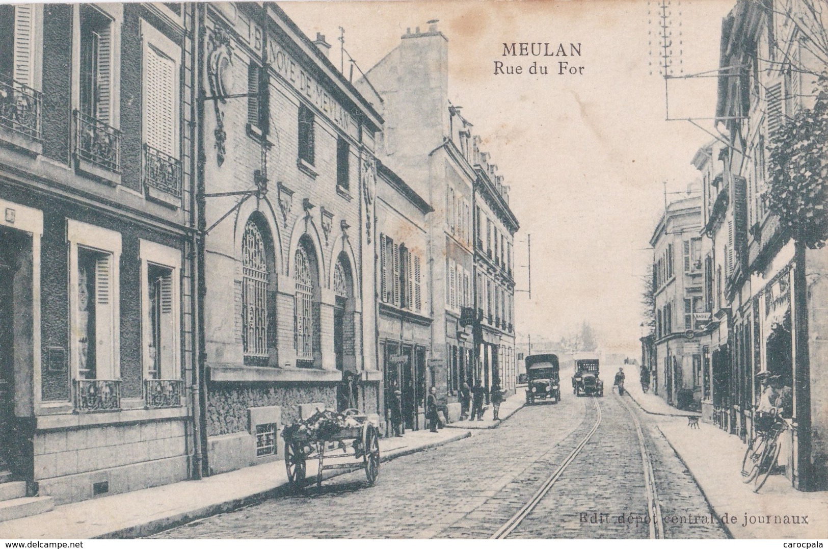 Carte Vers 1920 MEULAN / LA RUE DU FOR (banque , Traction) - Meulan