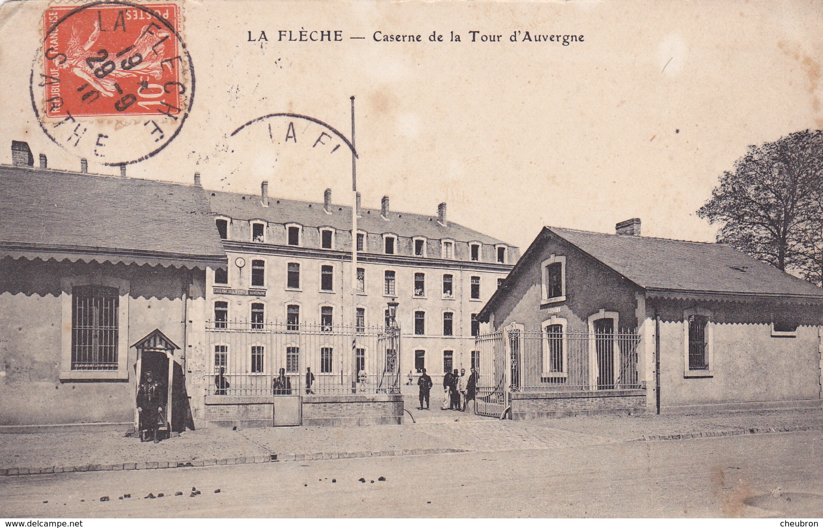 72. LA FLECHE. CPA. CASERNE DE LA TOUR D'AUVERGNE. ANNÉE 1910. - La Fleche