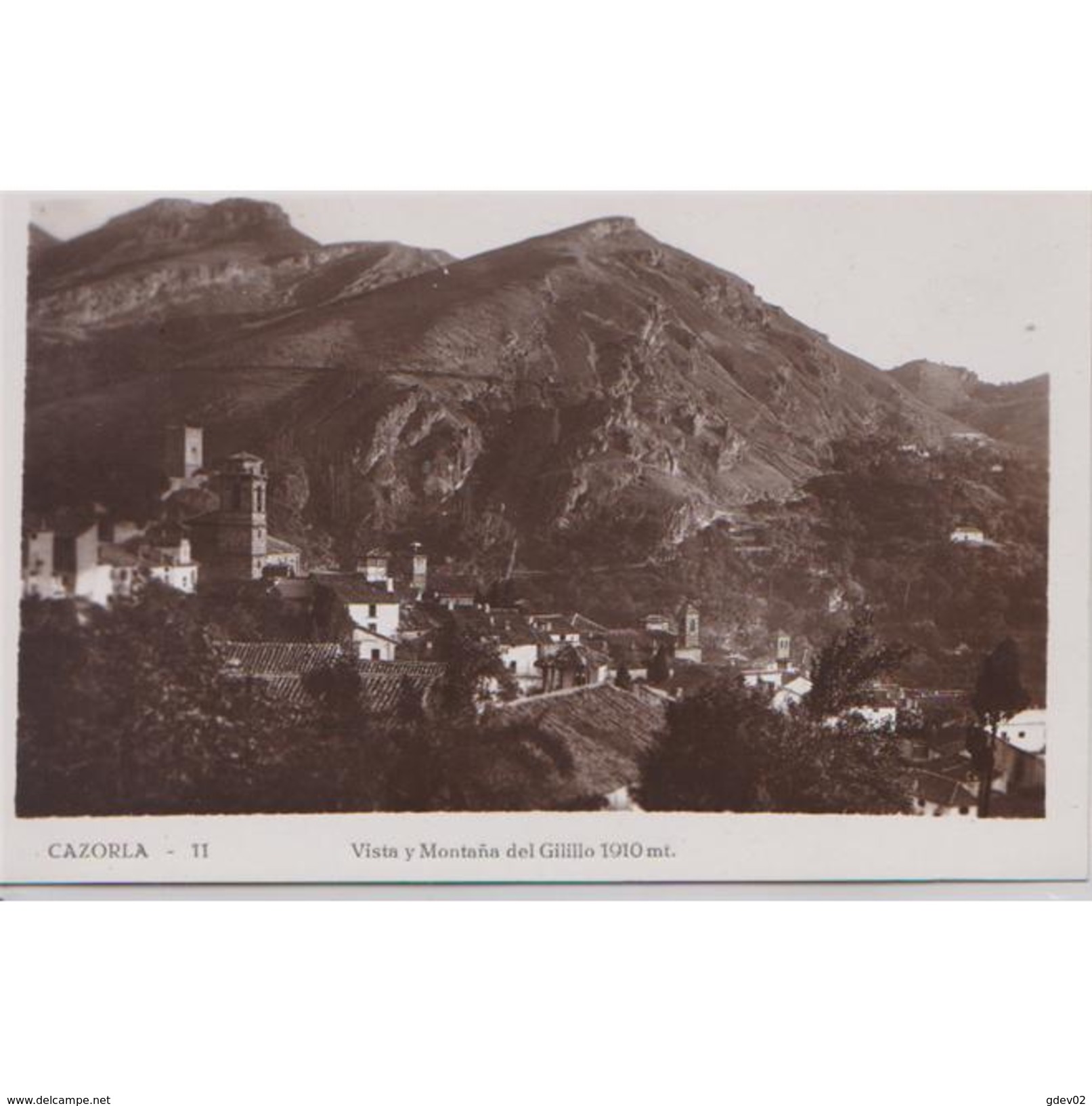JNTP7764K-LFTD12669.Tarjeta Postal De JAEN.Edificios,arboles,montaña,en La SIERRA DE CAZORLA.pico Del Gilillo En CAZORLA - Jaén