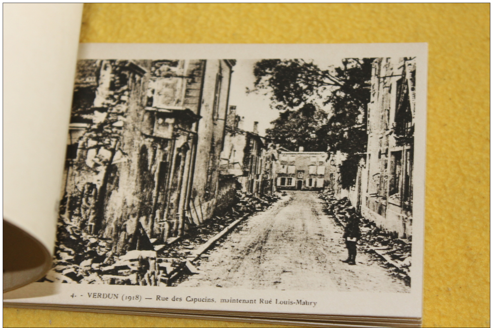 Carnet de cartes postales "Verdun, ruines glorieuses" tampon 1938 fort de Douaumont