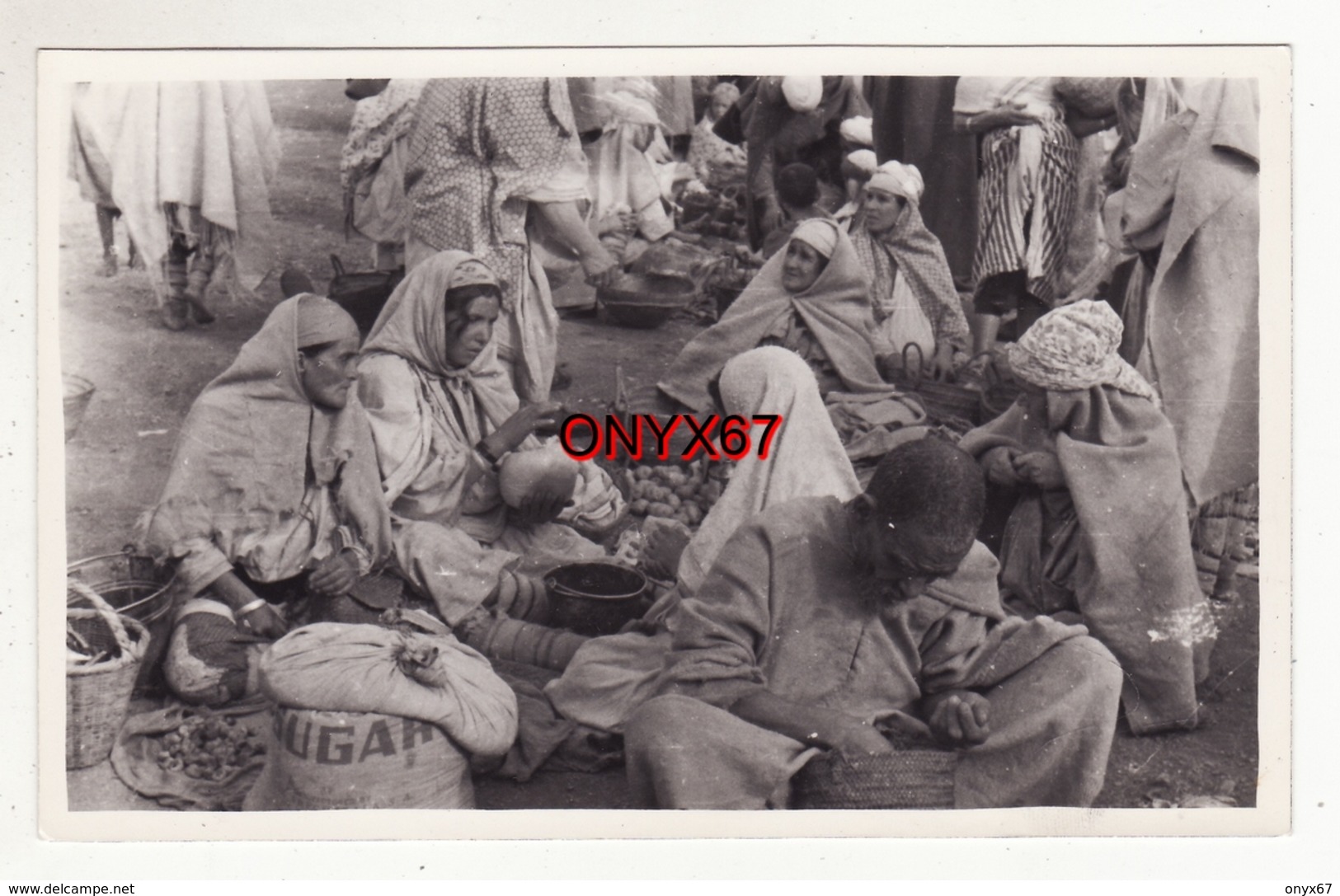 Carte Postale Photo D'un Marché Femmes Au Travail AFRIQUE-AMERIQUE-ASIE A SITUER LOCALISER Photographe Anonyme - To Identify