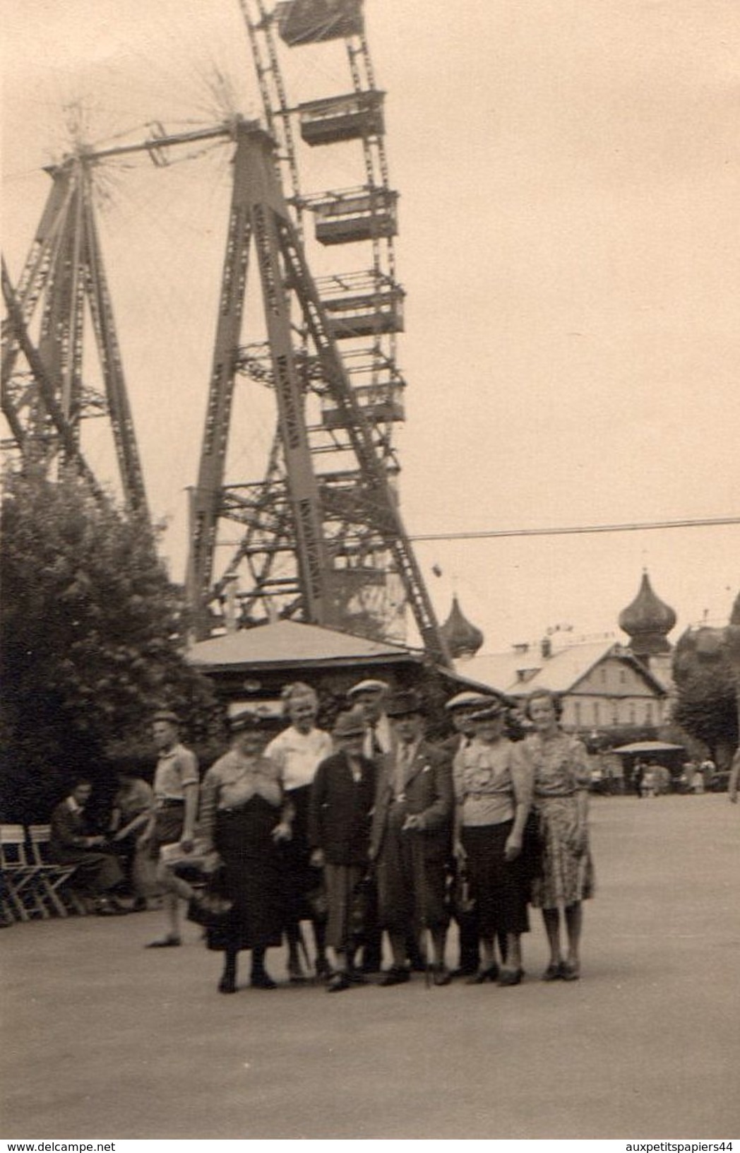 Photo Originale Manège Et Fête Foraine - Groupe Familial Au Pied De La Grande Roue - Gegenstände