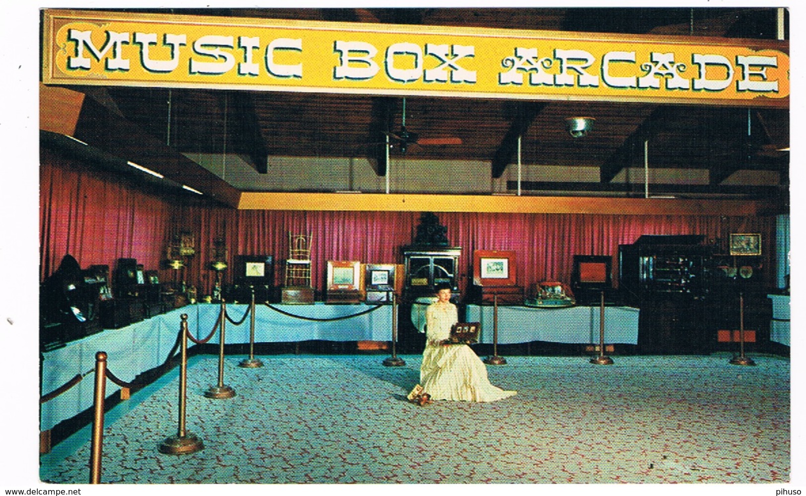 US-712   SARASOTA : Music Box Arcade Show - Sarasota