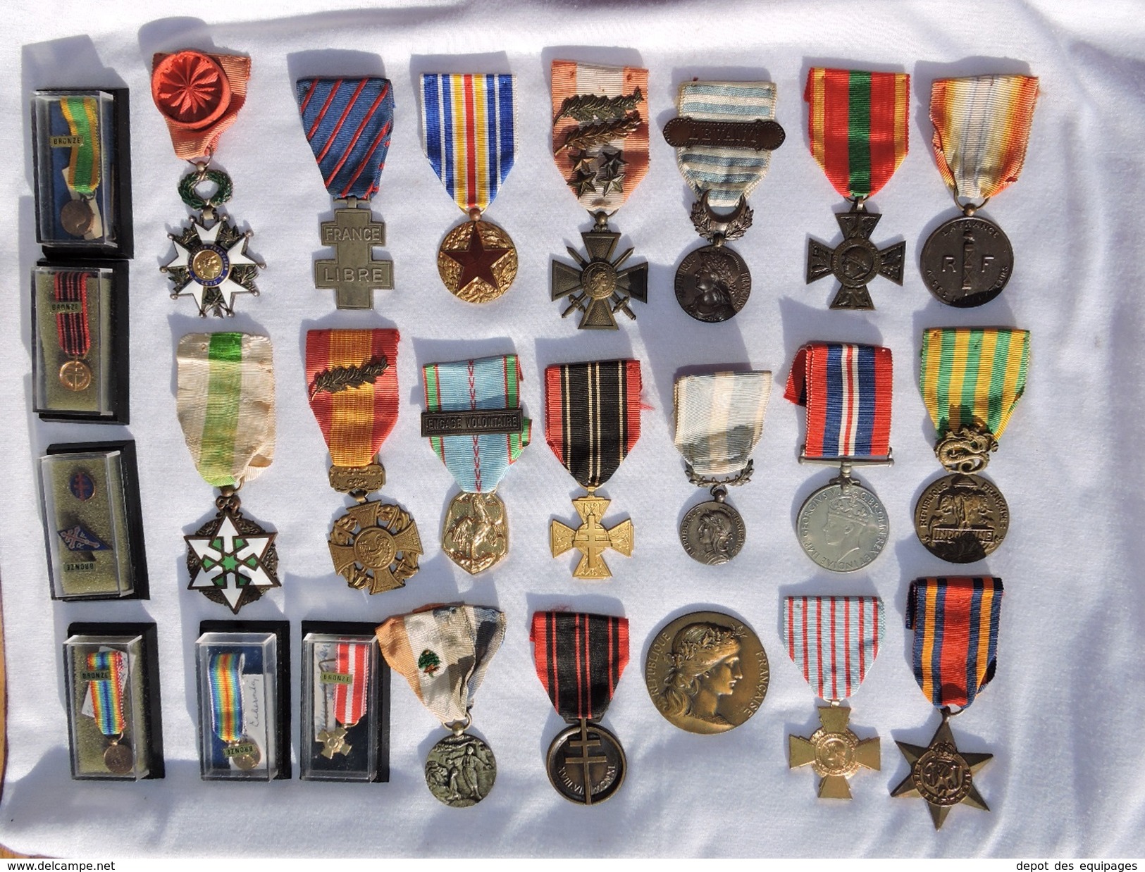 ANGLETERRE : LOT 2 MEDAILLES : 39-45 STAR + THE BURMA STAR